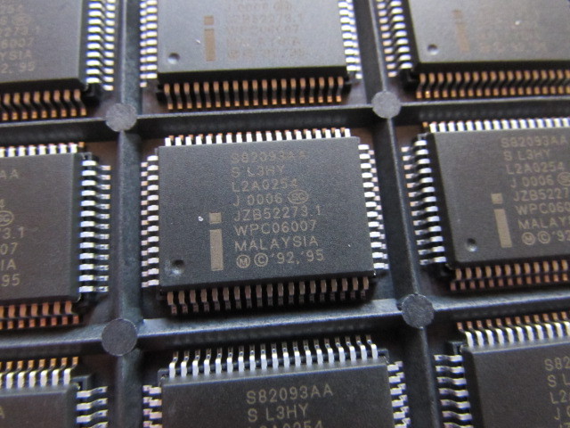 S82093AA INTEL I/O Advanced Programmable Interrupt Controller 64pin PQFP 1pc USA