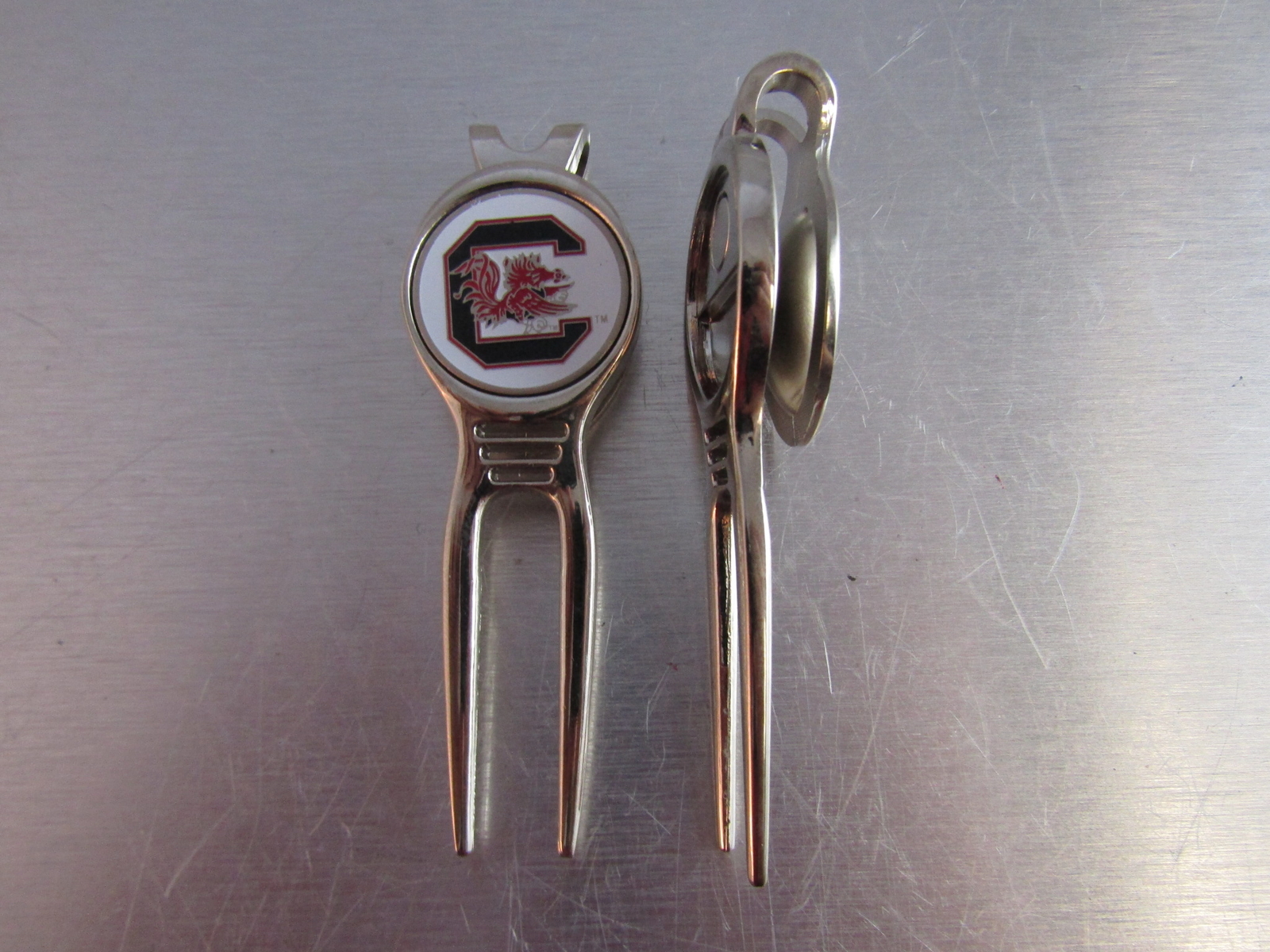 NCAA Golf Divot Repair Tool Beltclip w/ Ballmarker Silver SC Gamecocks White