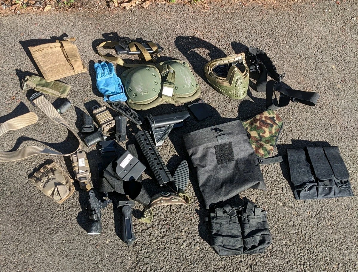 Airsoft Paintball Gear Large Lot Mask Pouch Armor Mags Glock Dye Lancer