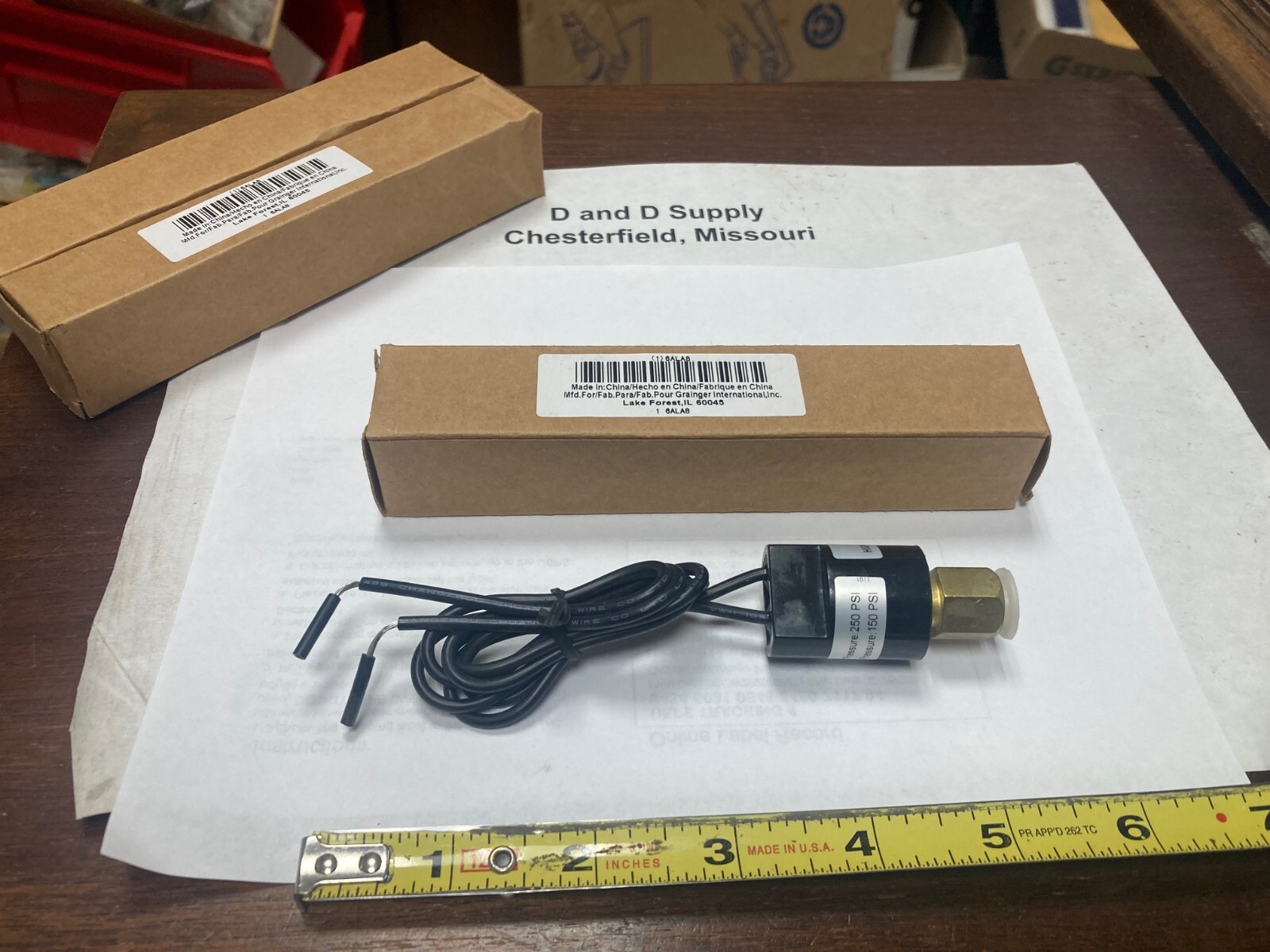 Grainger 6ALA8, Pressure Switch, Open At 250 Psi, Close At 150 PSI, 1/4" Flare