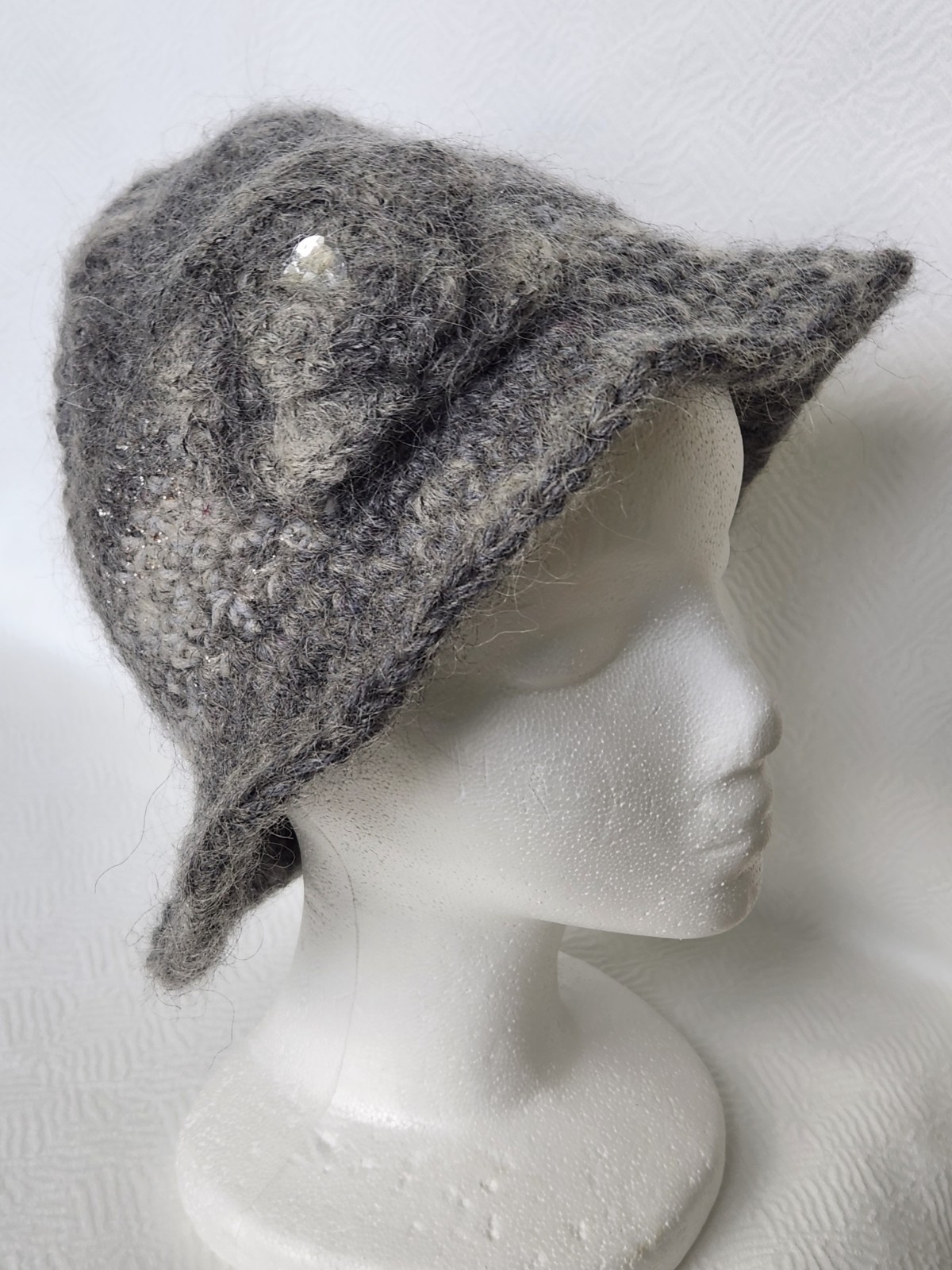 HAND CROCHETED  VINTAGE 100% WOOL GRAY HAT BY RUNA