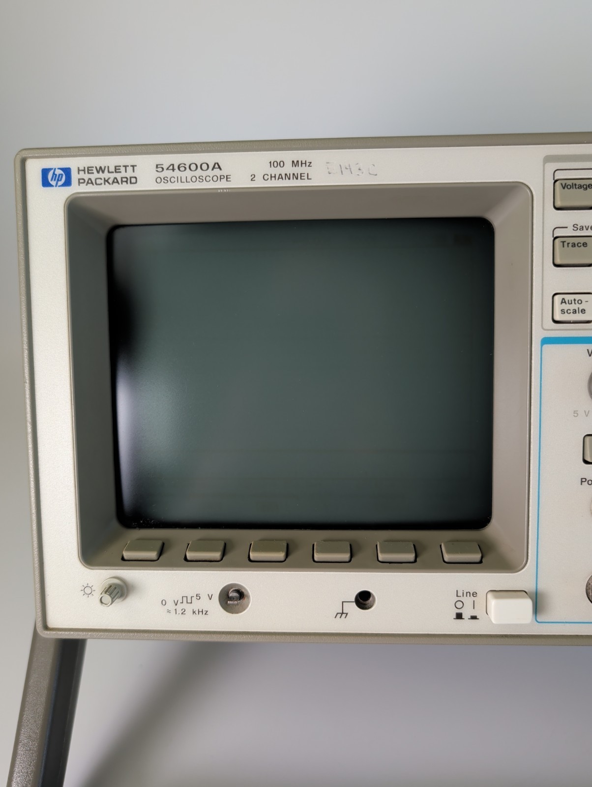 HP 54600A Digital Oscilloscope Powers on and display works. No Probes