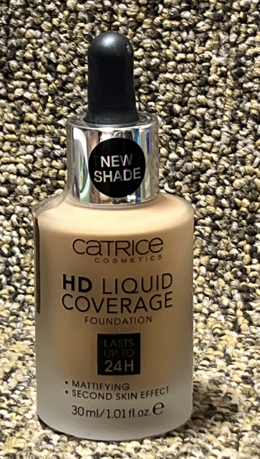 Catrice  24 HR HD Liquid Coverage Foundation ~ 060 Latte Macchiato Beige