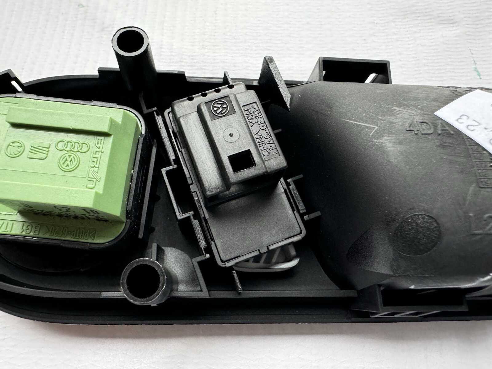 12-14 VW BEETLE DRIVER DOOR HANDLE INTERIOR INNER SWITCH MIRROR 5c5837113F UBN