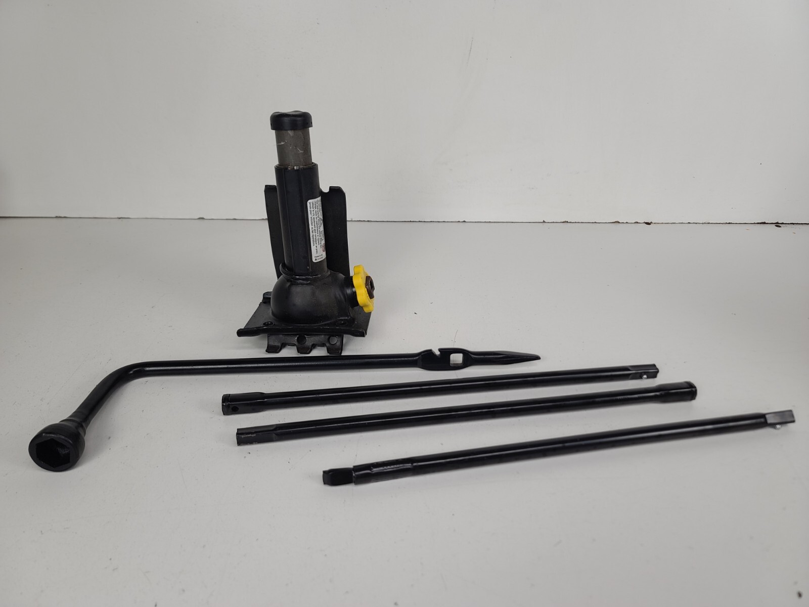 1999-2014 Chevy Avalanche 1500 Jack Kit Assembly Oem