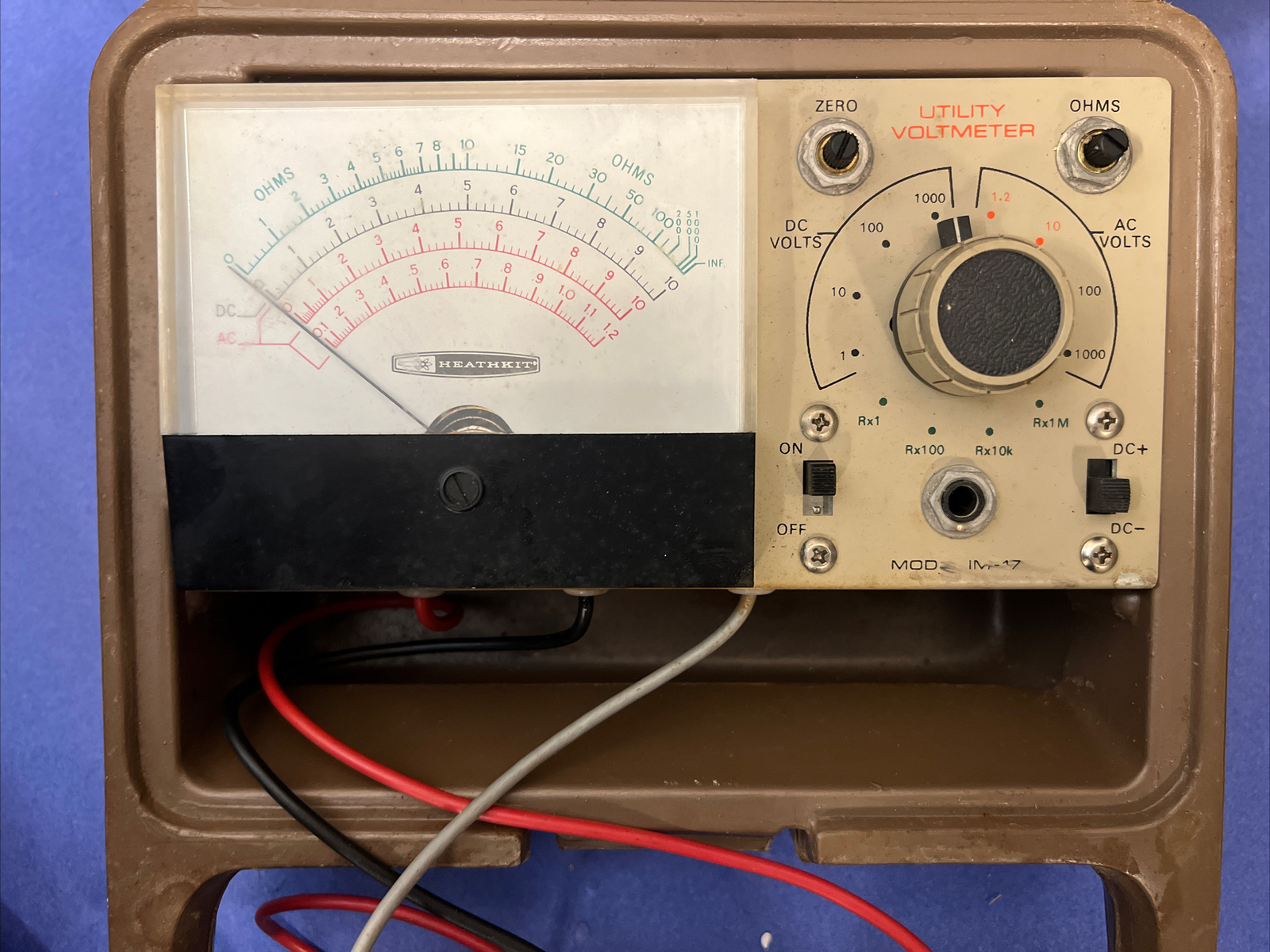 Heathkit Utility Solid State Voltmeter Model IM-17 in Hard Case Untested