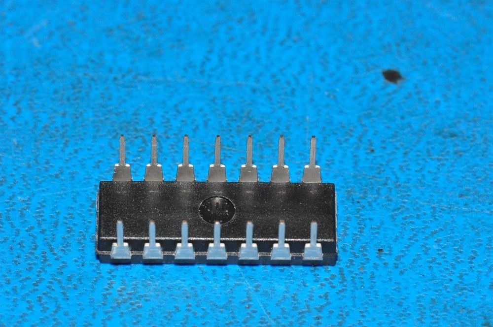 New (12pcs) 74ACT00PC ONSEMI IC Logic