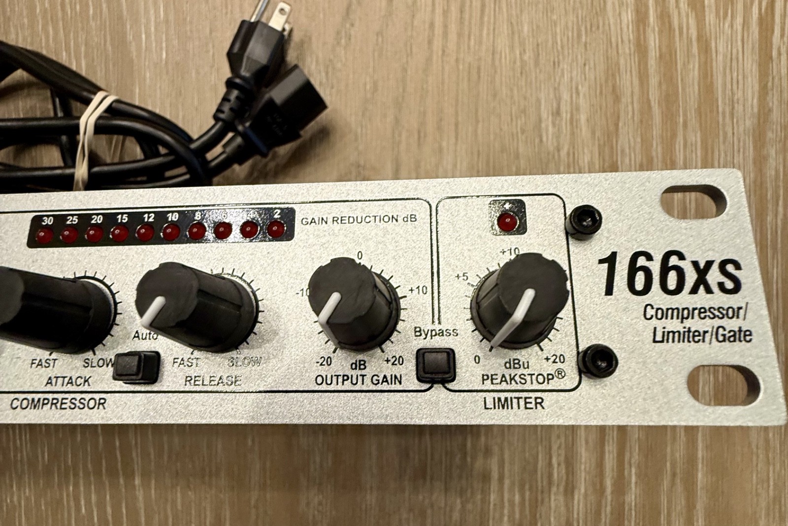 Dbx 166xs Dual Compressor/Limiter/Gate Processor DBX166XSV/Power cord Tested