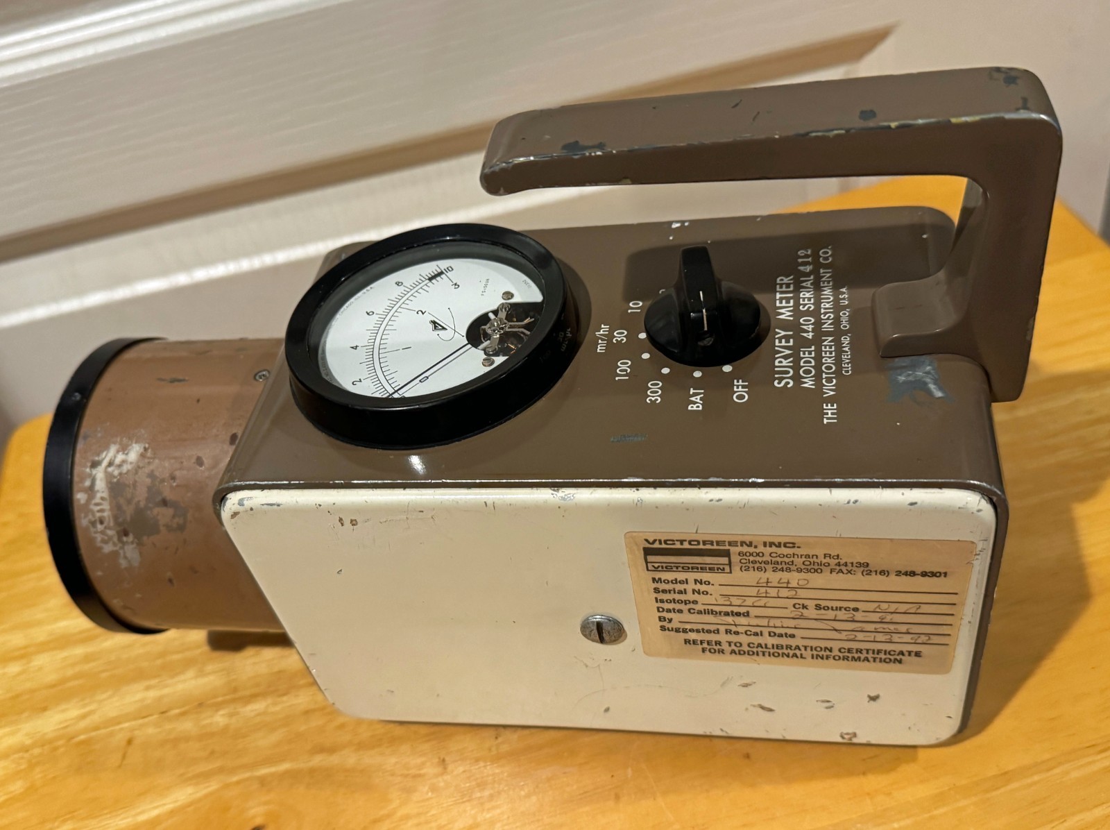 VINTAGE VICTOREEN 440 RADIATION CONTAMINATION SURVEY METER SERIAL 412 UNTESTED