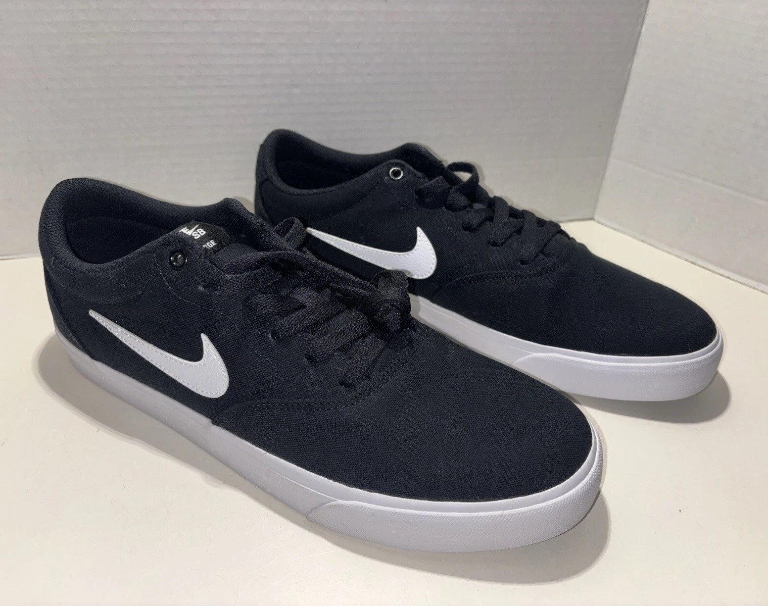 Nike Men's Sneaker SB Charge Suede Skate Board Shoe Black White Size 12 READ