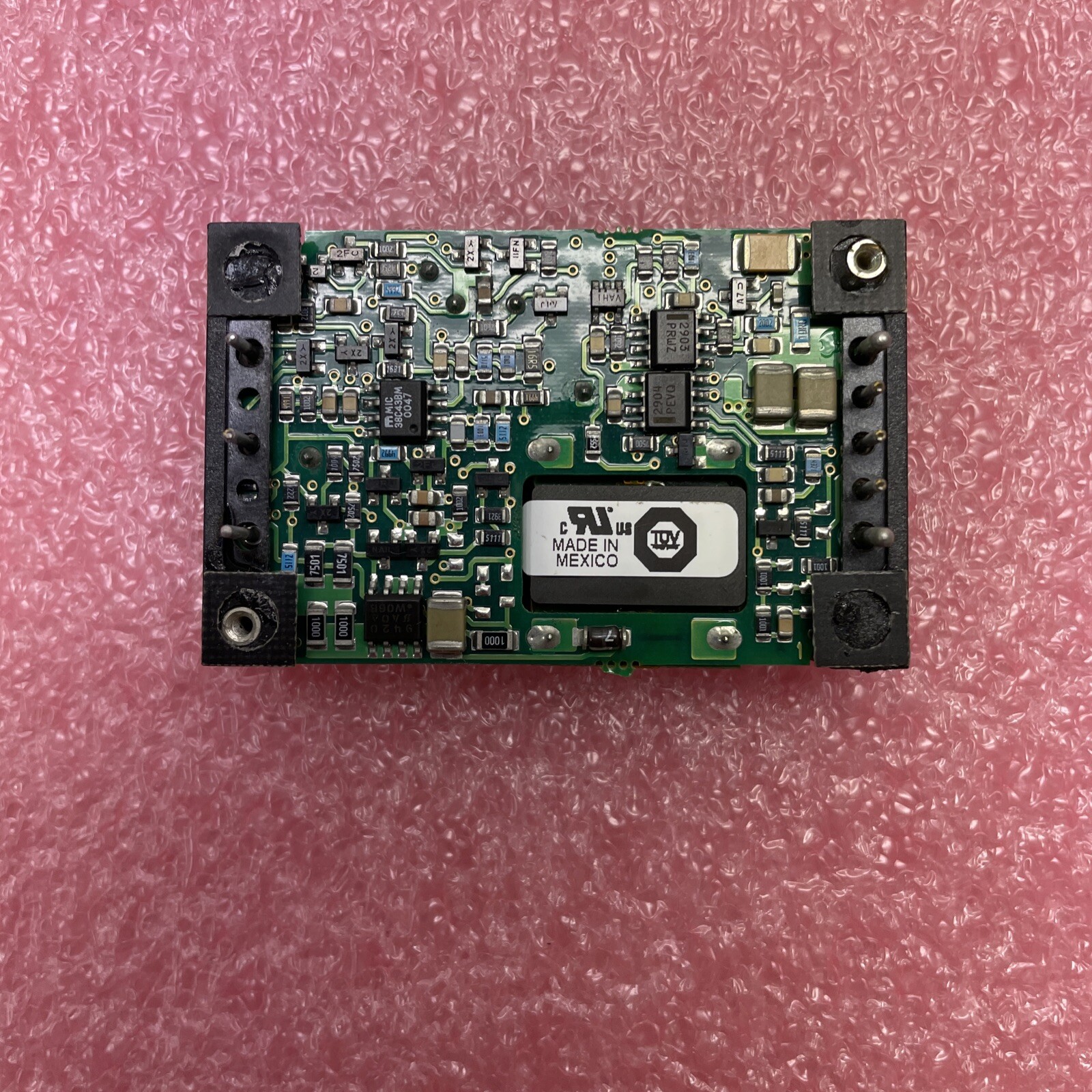 Power-One QES066YE-A Quarter-brick dc-dc converter