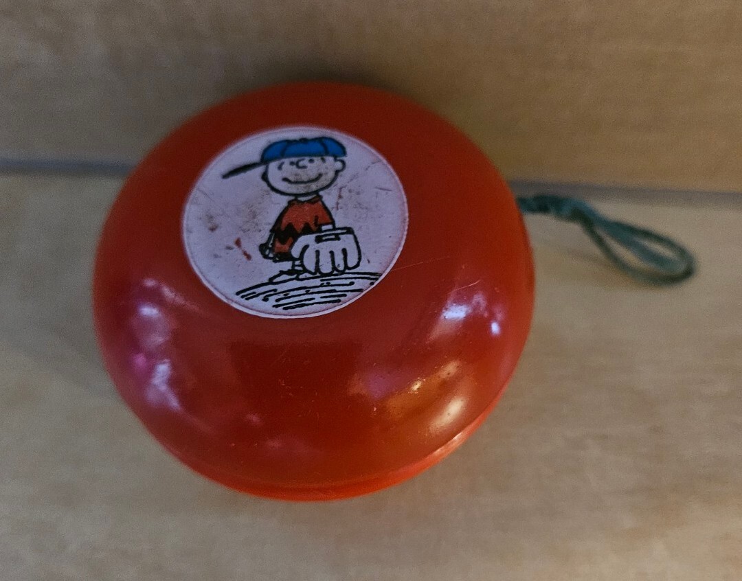 Vintage United Features Syndicate Charlie Brown Yoyo