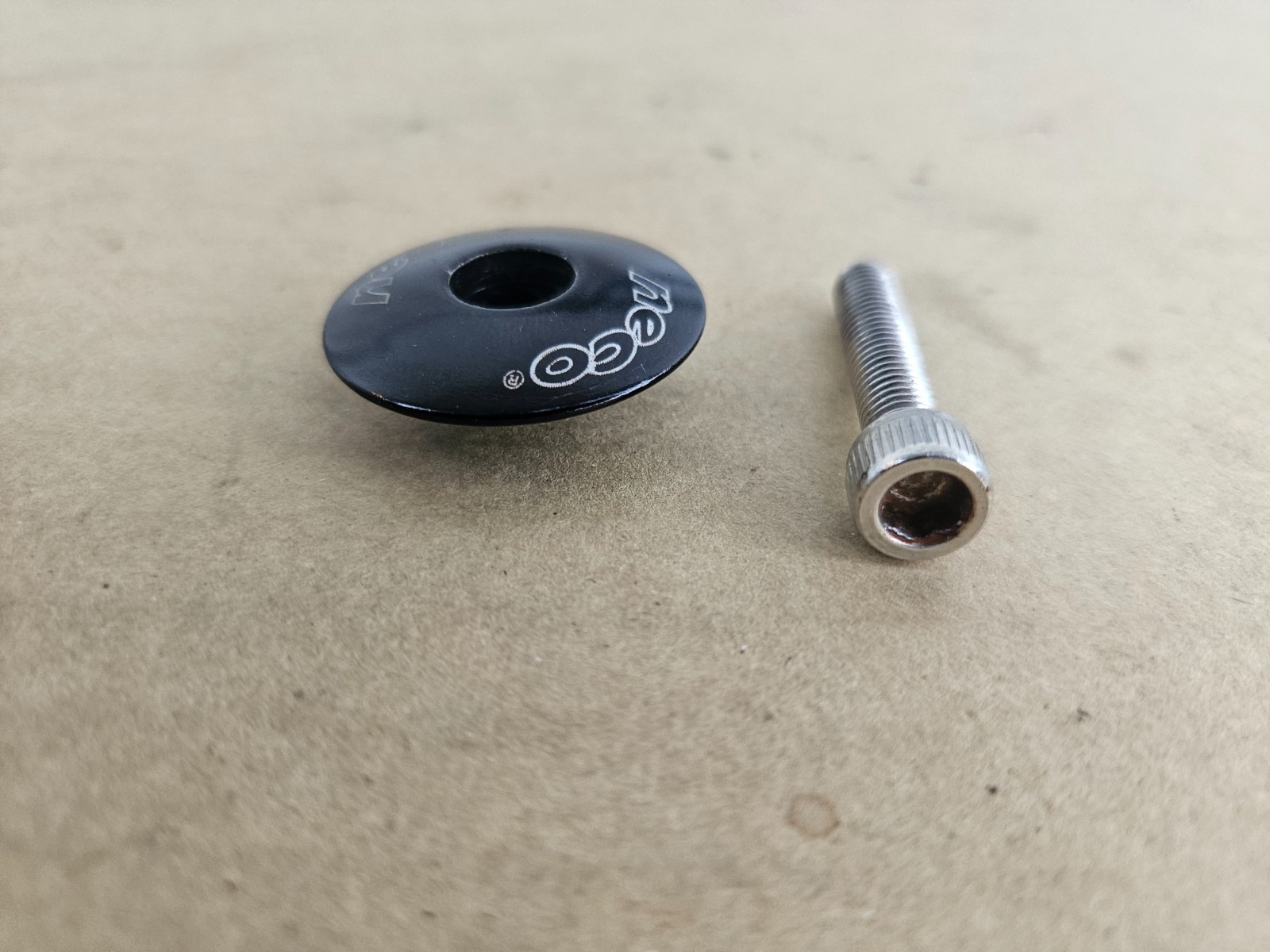 Neco 1-1/8" Threadless Headset Top Cap + Bolt Black