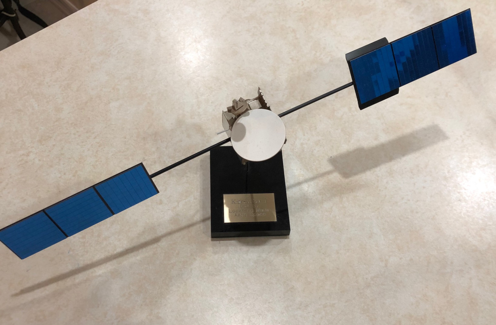 KoreaSat 1 SATELLITE LOCKHEED MARTIN  ASTRO SPACE DESK MODEL UNCOMMON!