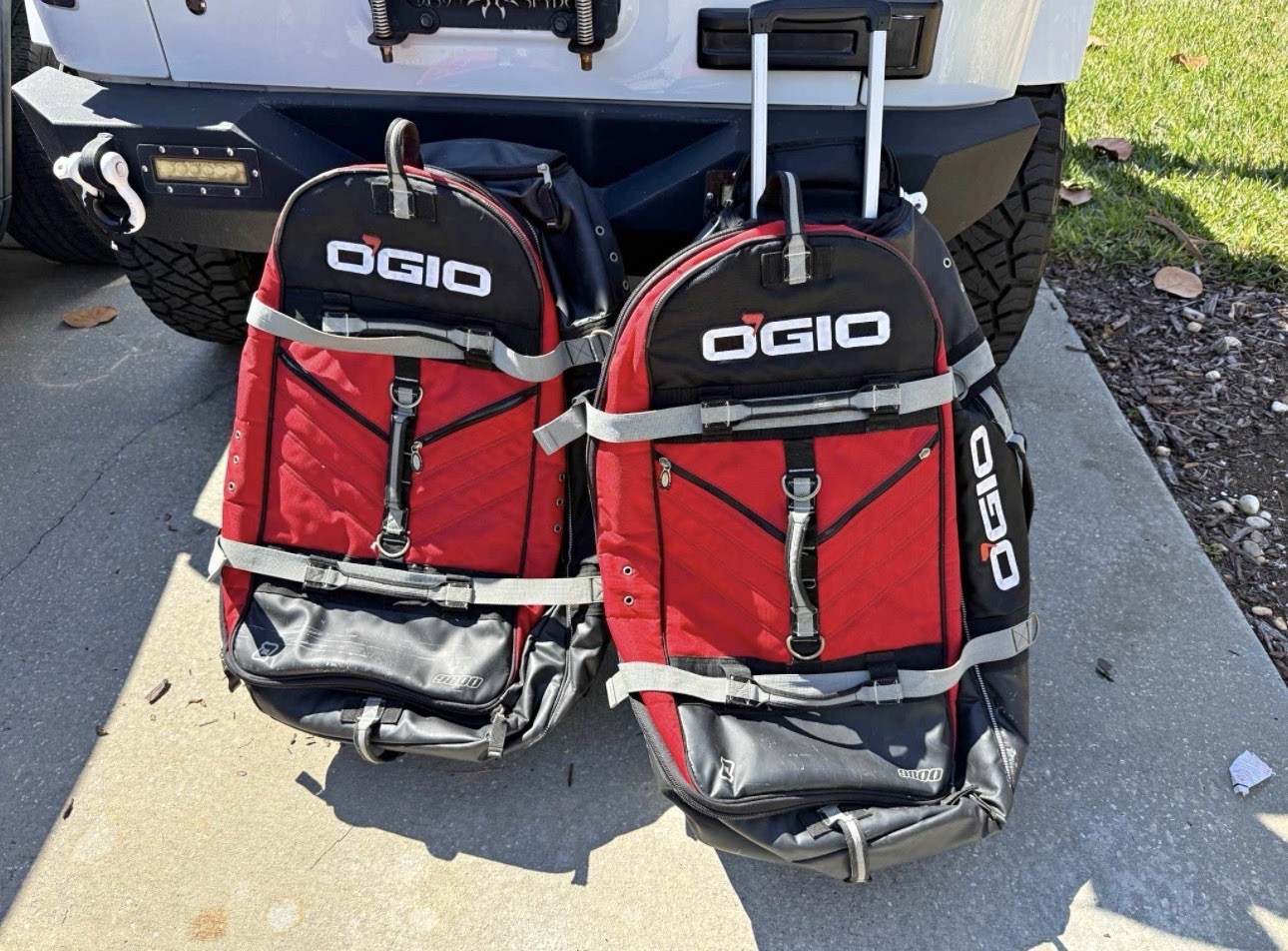 OGIO 9800 Travel Gear Bag Rolling Luggage Red/Black Duffle Suitcase