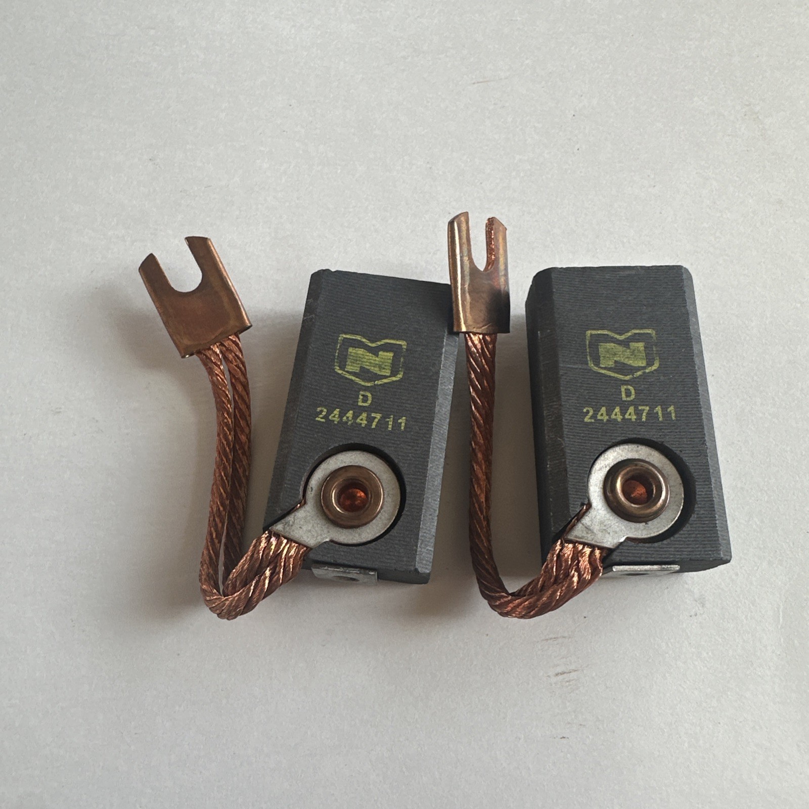 Pair Of National D / 2444711 Carbon Brushes