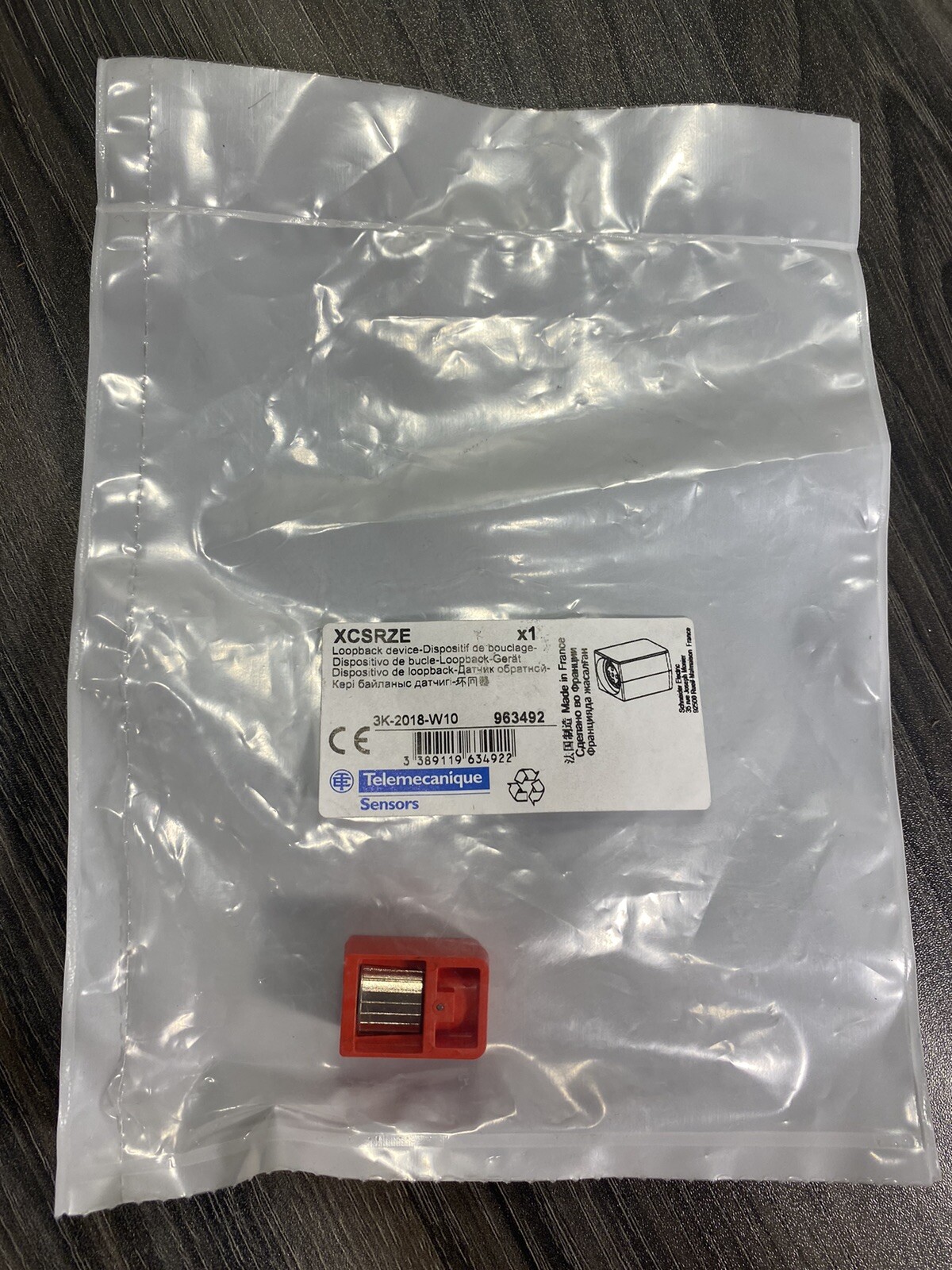 Sealed Telemecanique XCSRZE Loopback Device M12 Plug for Daisy-Chain Models USA