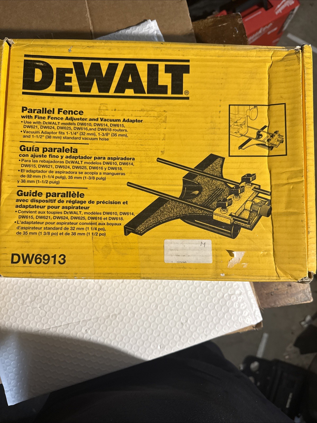 DeWALT Parallel Fence W/Adjuster & Vacuum Adapter DW6913