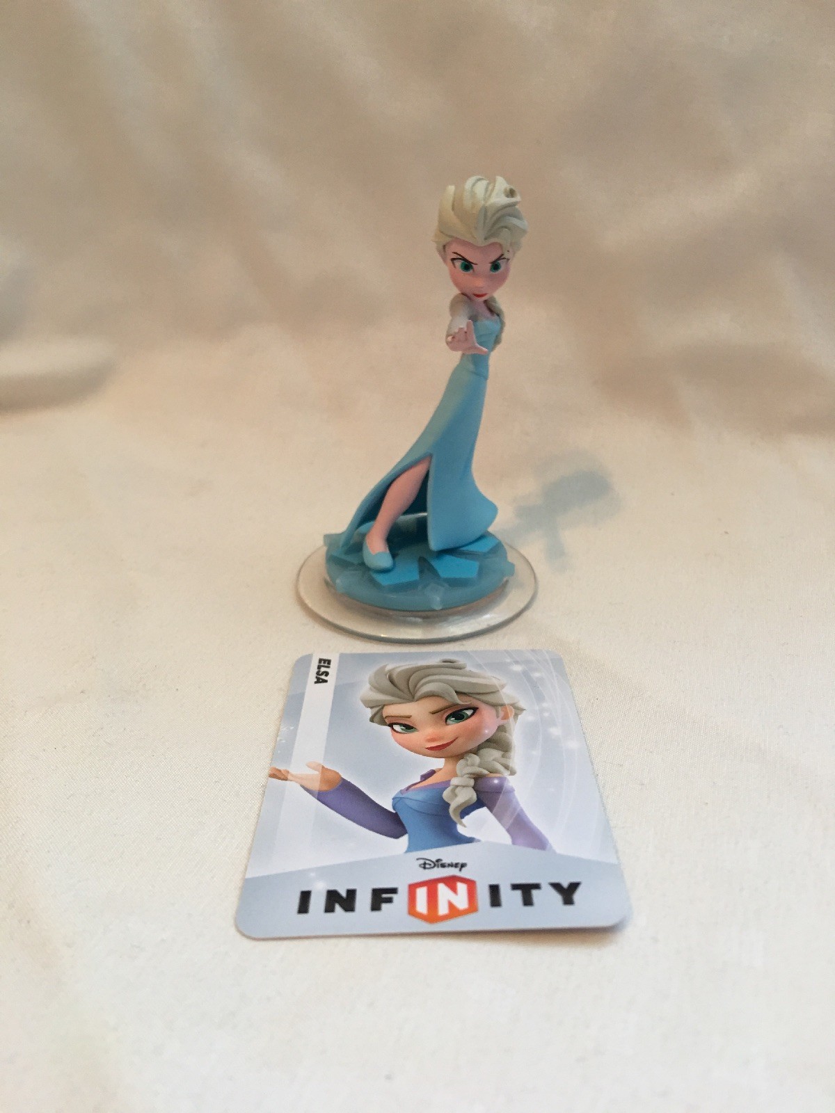 Dinsey Infinity Frozen Princess (Queen) Elsa Character Figure With Card