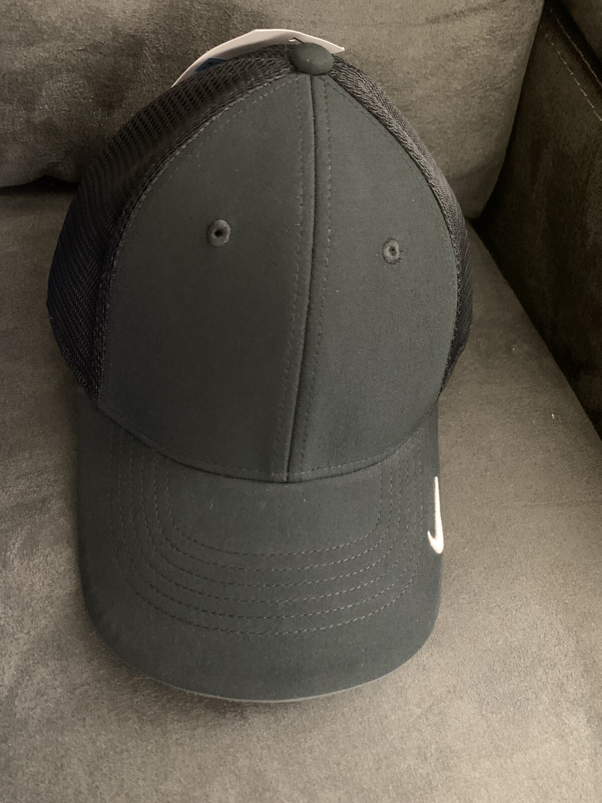 New With Tag Adult Unisex Nike Golf Cap , Mesh Back Size S /M