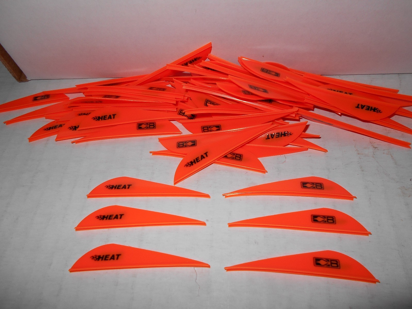 100 Bohning 2.5" HEAT Vanes! Neon Orange Target 3D Hunting Arrow Accessory