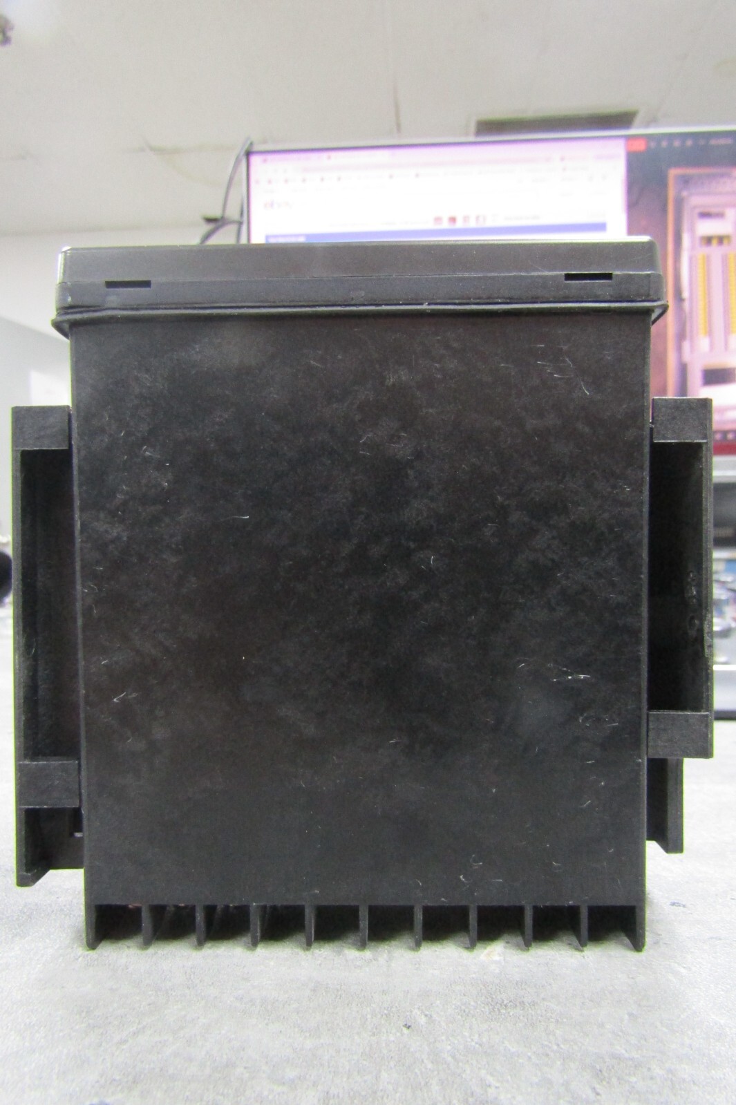 😏 YOKOGAWA 60 Hz DIGITAL INDICATING CONTROLLER 100-240 VAC UT320