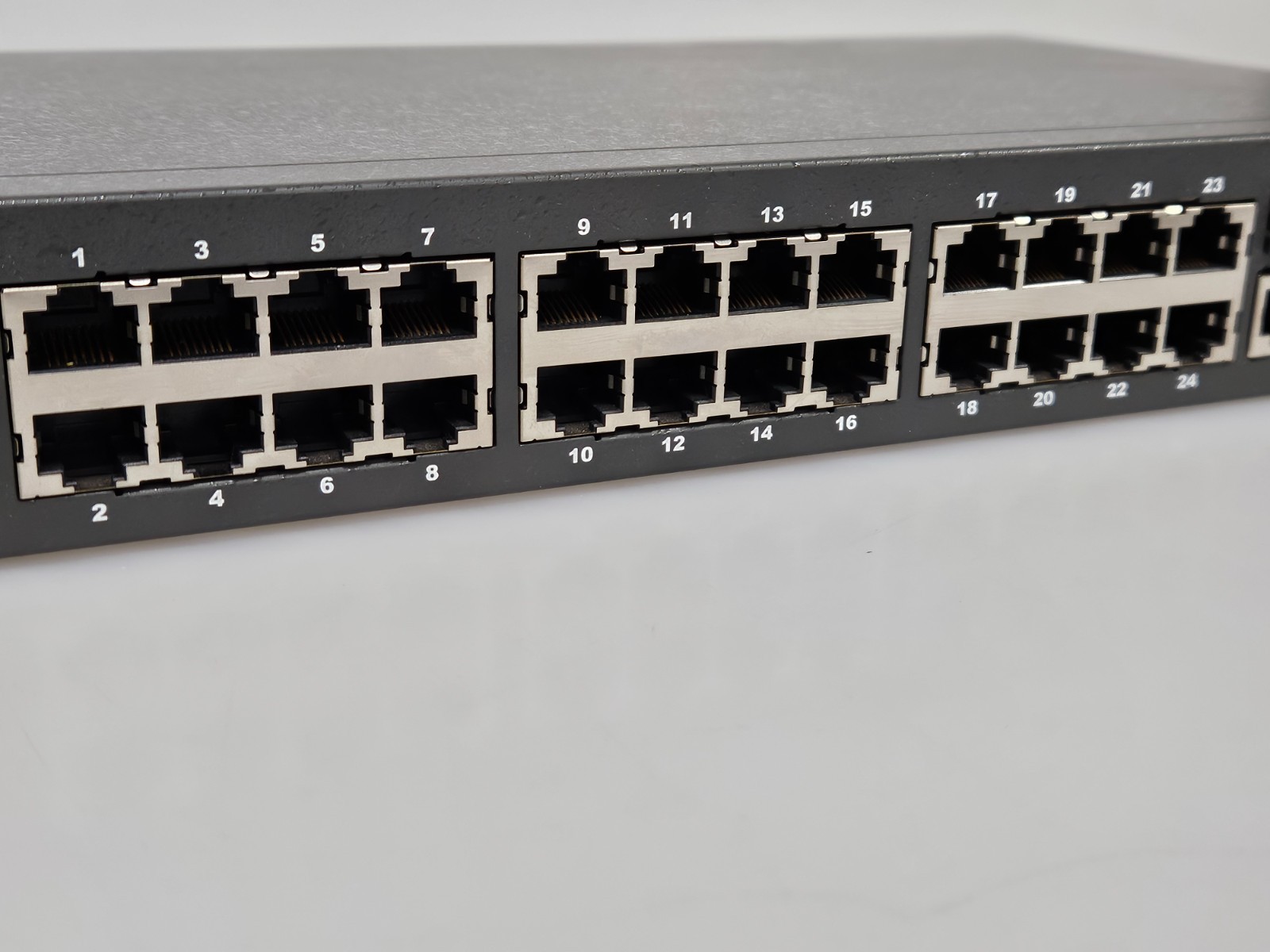 SMC Network TigerSwitch 10/100 Ethernet Switch SMC6128L2