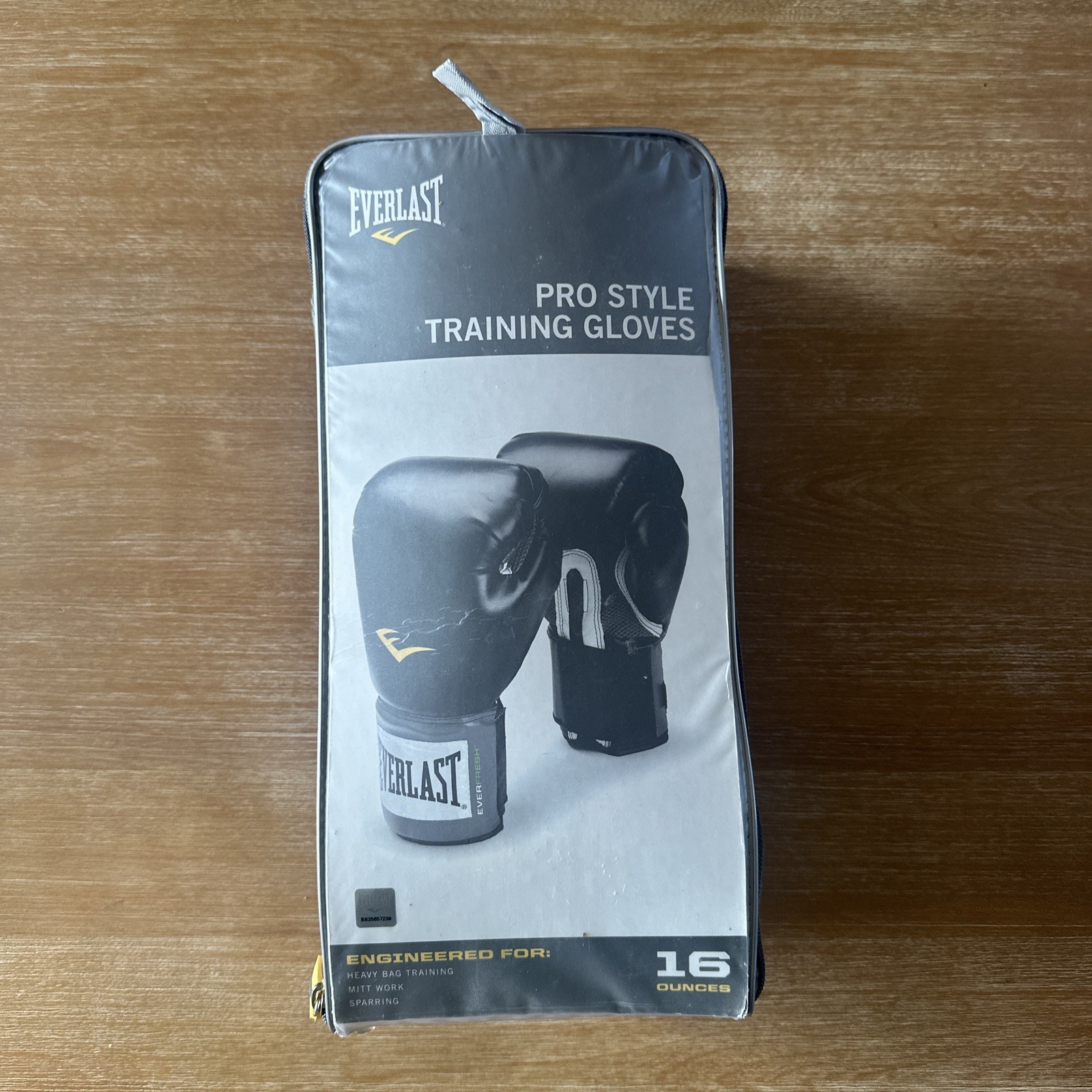 EVERLAST Pro Style Training Black Gloves 16 oz, Brand New, FAST SHIPPING