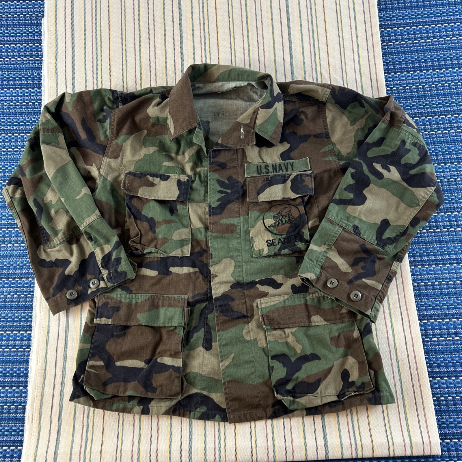 US Military Woodland Camo Shirt Mens Small Short PATCHES Combat Coat #7491