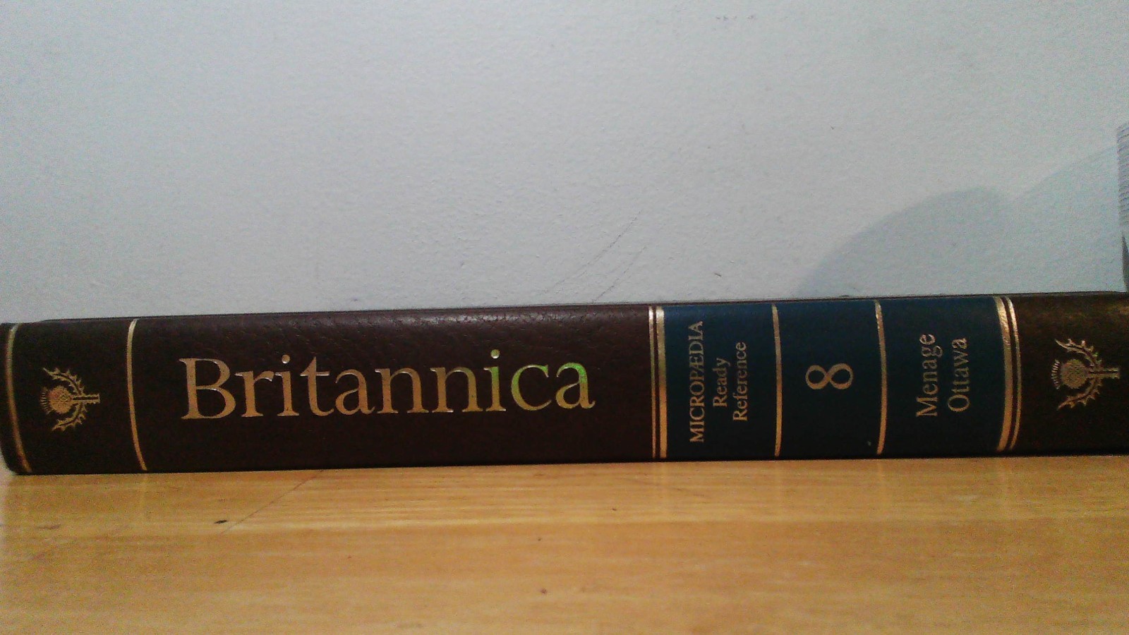 Encyclopedia Britannica 1992 Vol 8 Brown and Gold Good Perfect Shelf Appeal