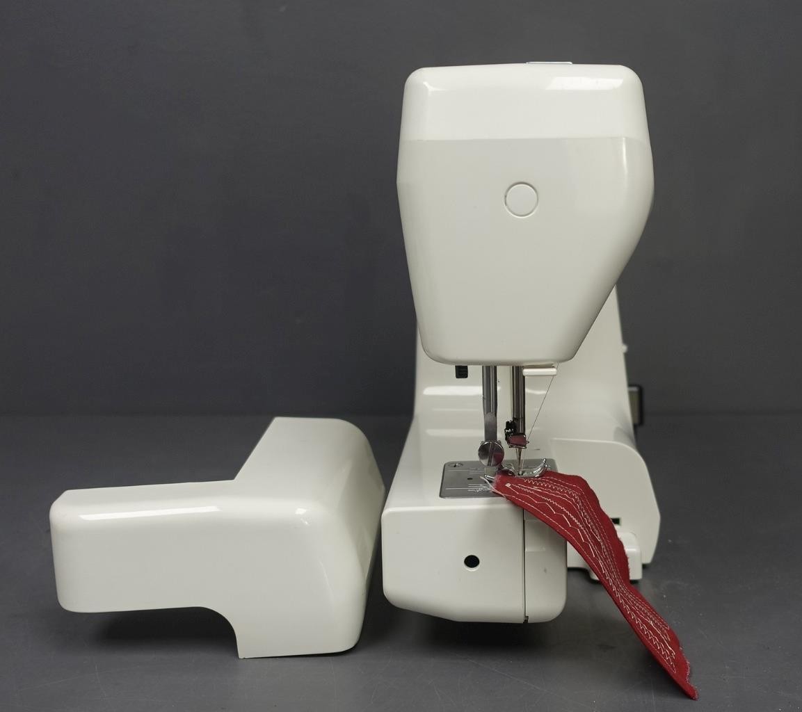 Kenmore 385.12102 Sewing Machine +Manual/Accessories/Case Tested