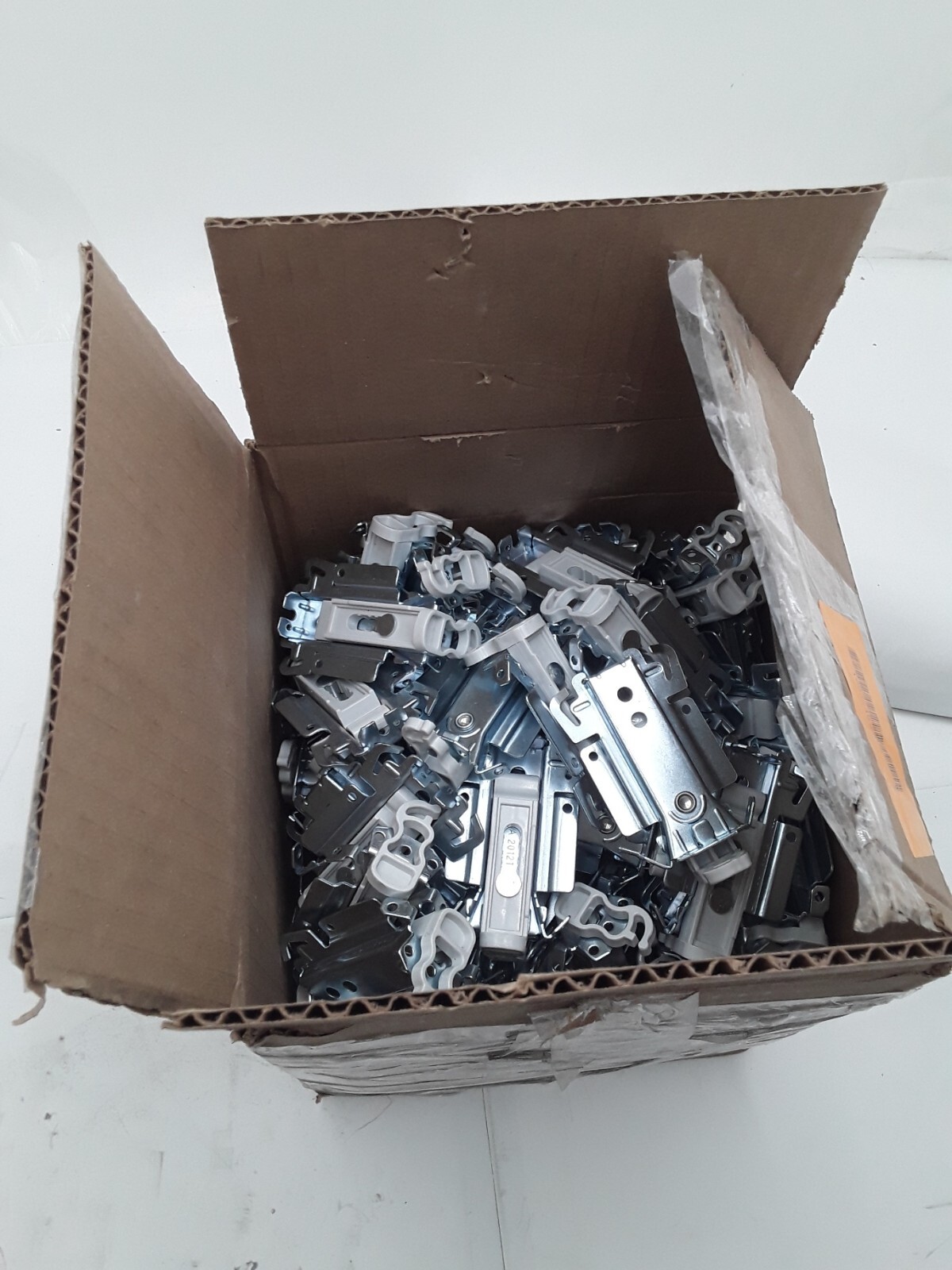 Lot of 100 Bypass Top Guides Plastic Box HW52040 For Bypassing Door 1451ETGXRIP
