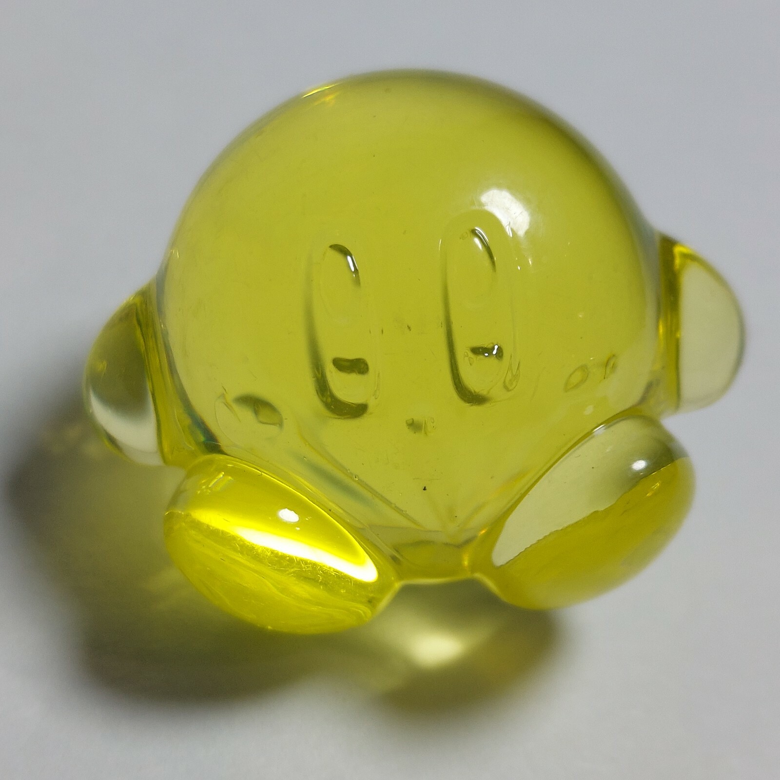 Kirby's Dream Land 1" Sitting Kirby Gashapon Yellow Crystal Clear Acrylic Figure