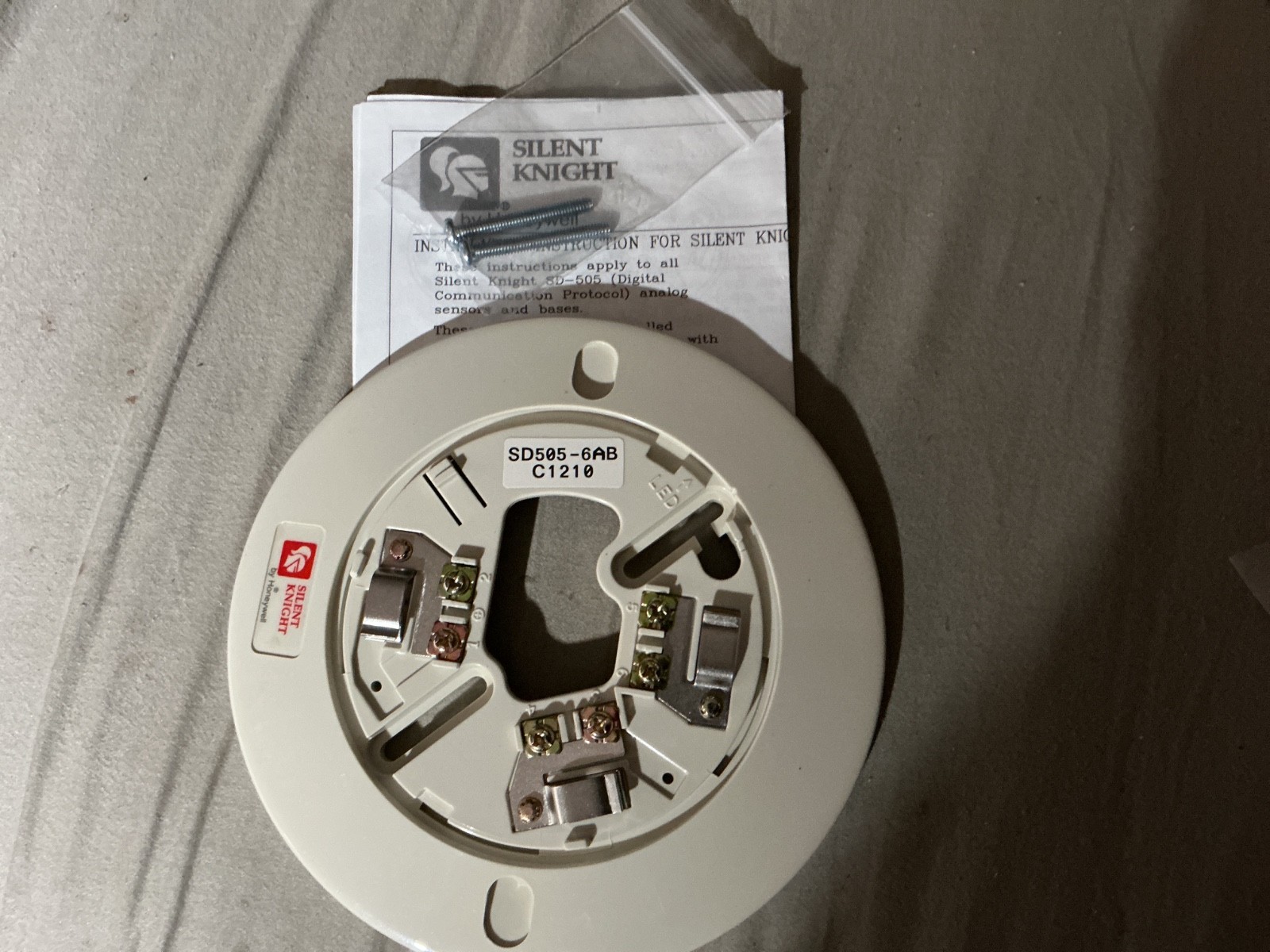 SILENT KNIGHT HOCHIKI SD505-6AB 6" CONVENTIONAL DETECTOR BASE - NEW