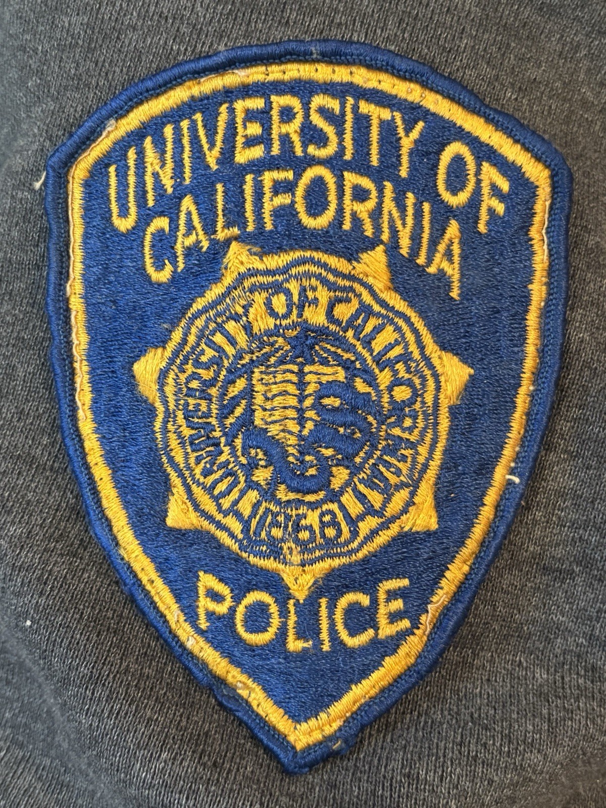 VINTAGE🇺🇸 University of California POLICE Uniform Shoulder Patch  👀LQQK 👀