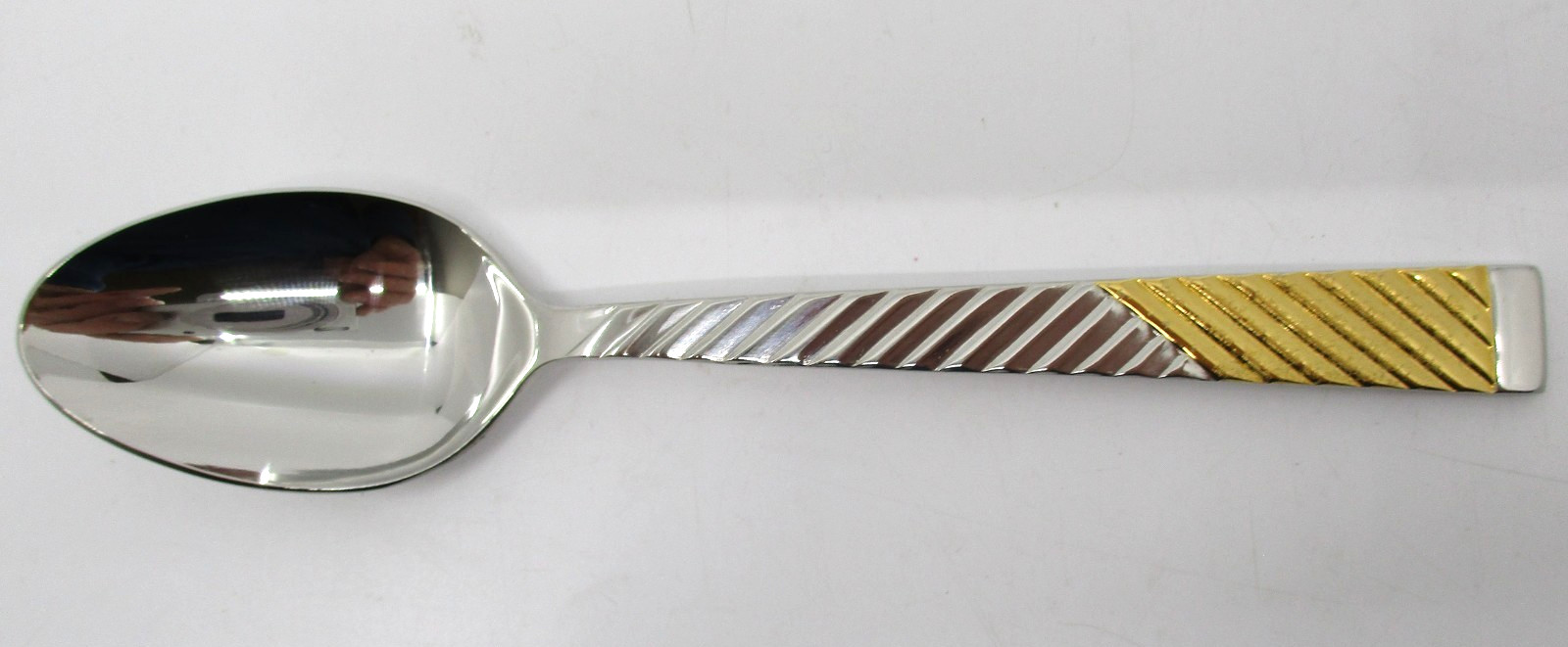 INTERNATIONAL STAINLESS PARQUET TEASPOON - 6 1/8" - 08I