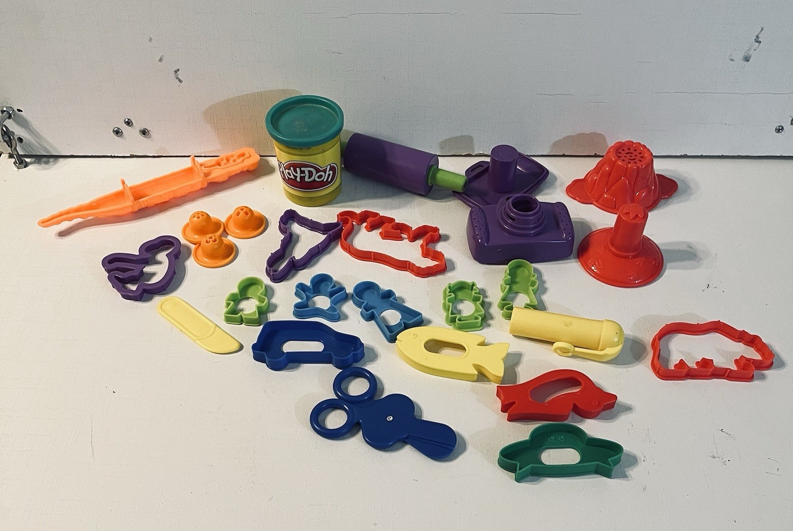 Lot Of 25 Pre-owned Play Doh Molds Accessories Tools Cookie Cutters SEE DESCRIPT