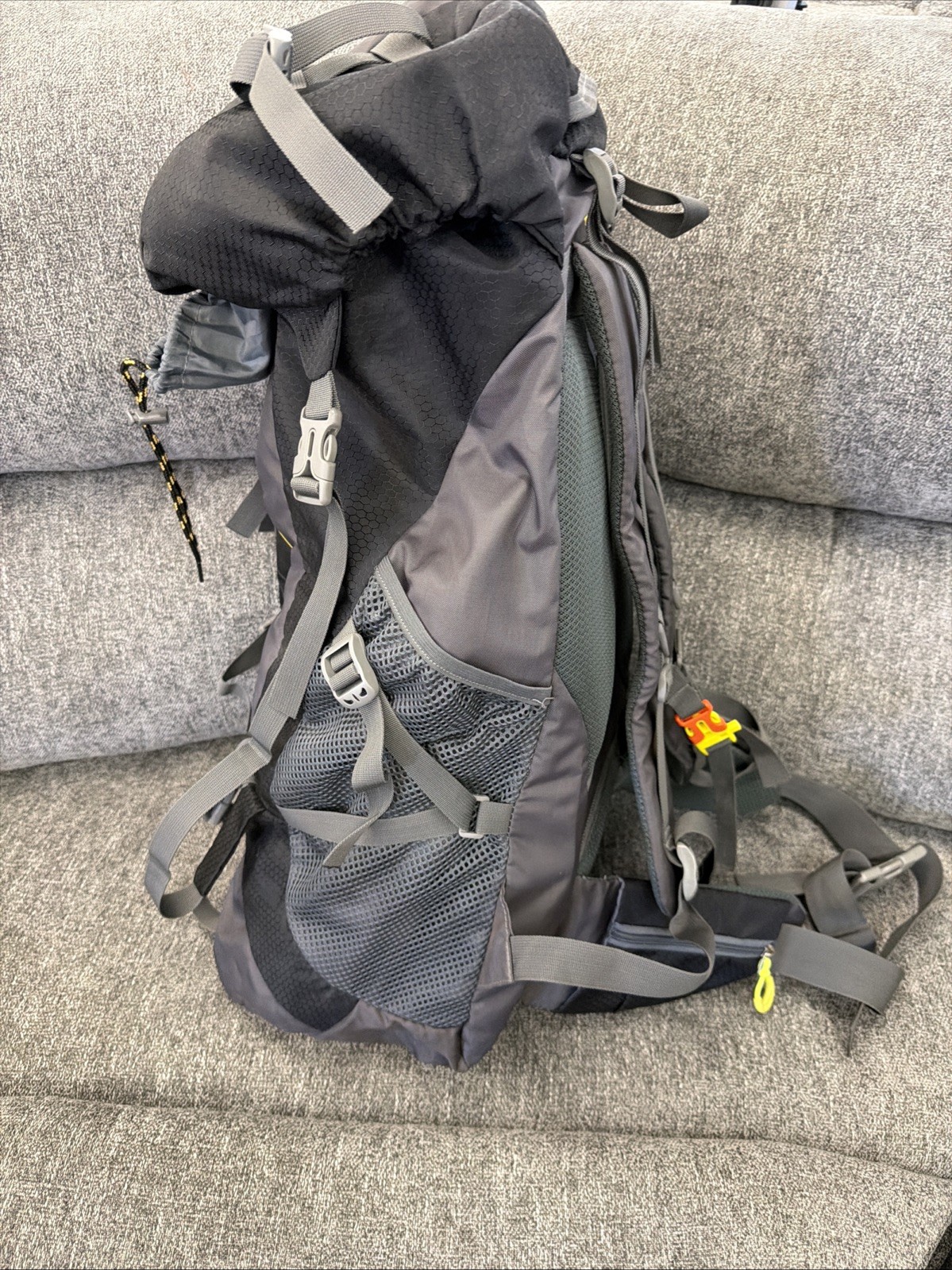 Soilder Blade 60 Electron Hiking Backpack Excellent Condition Adjustable Large