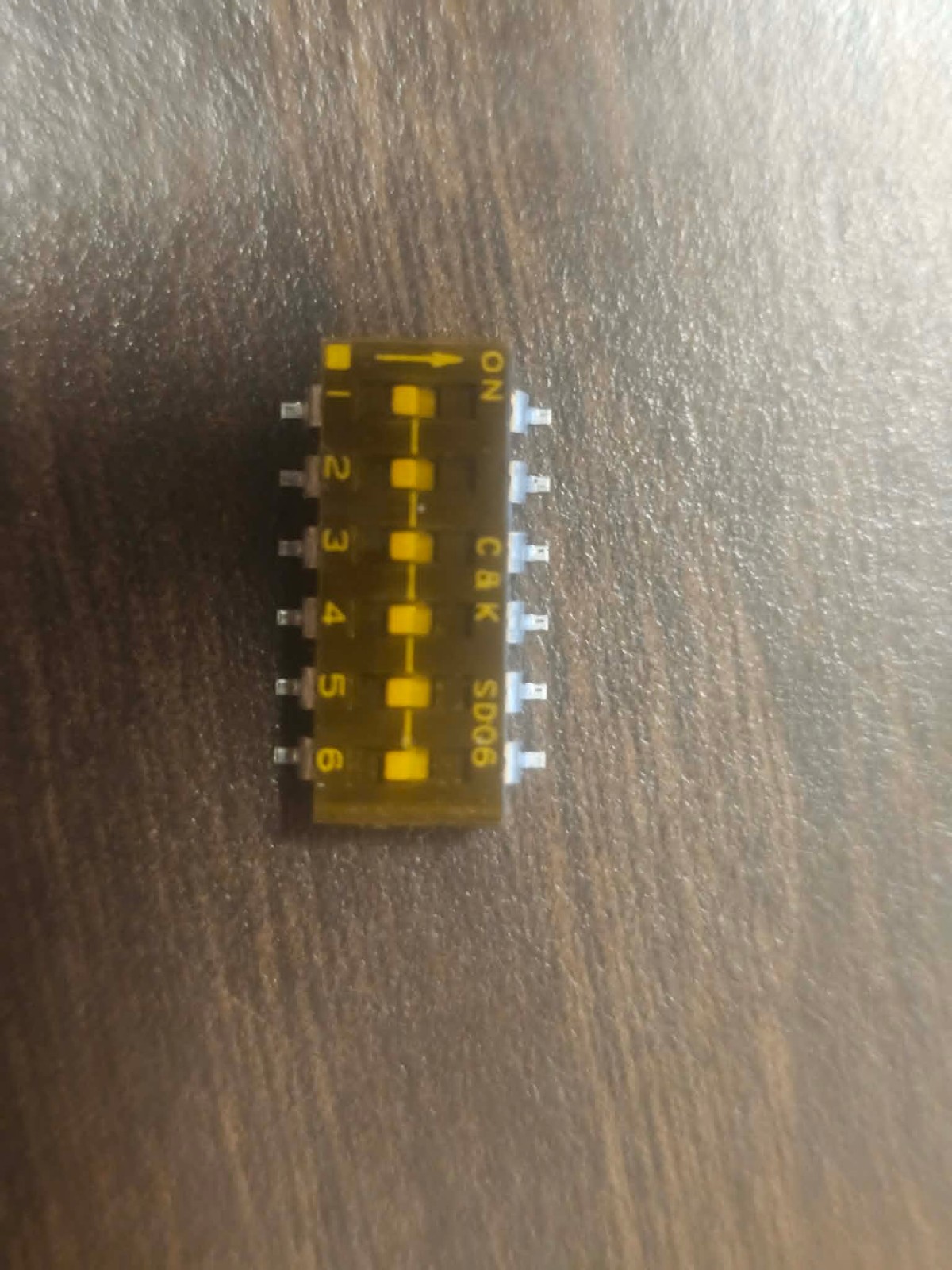 SD06 DIP Switch 6-Position Through-Hole – Tube of 29 – NOS – Original Packaging