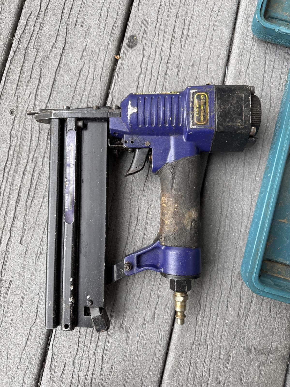 Central Pneumatic 40116 2-in-1 18 Brad Nailer Stapler Kit Untested Missing Parts