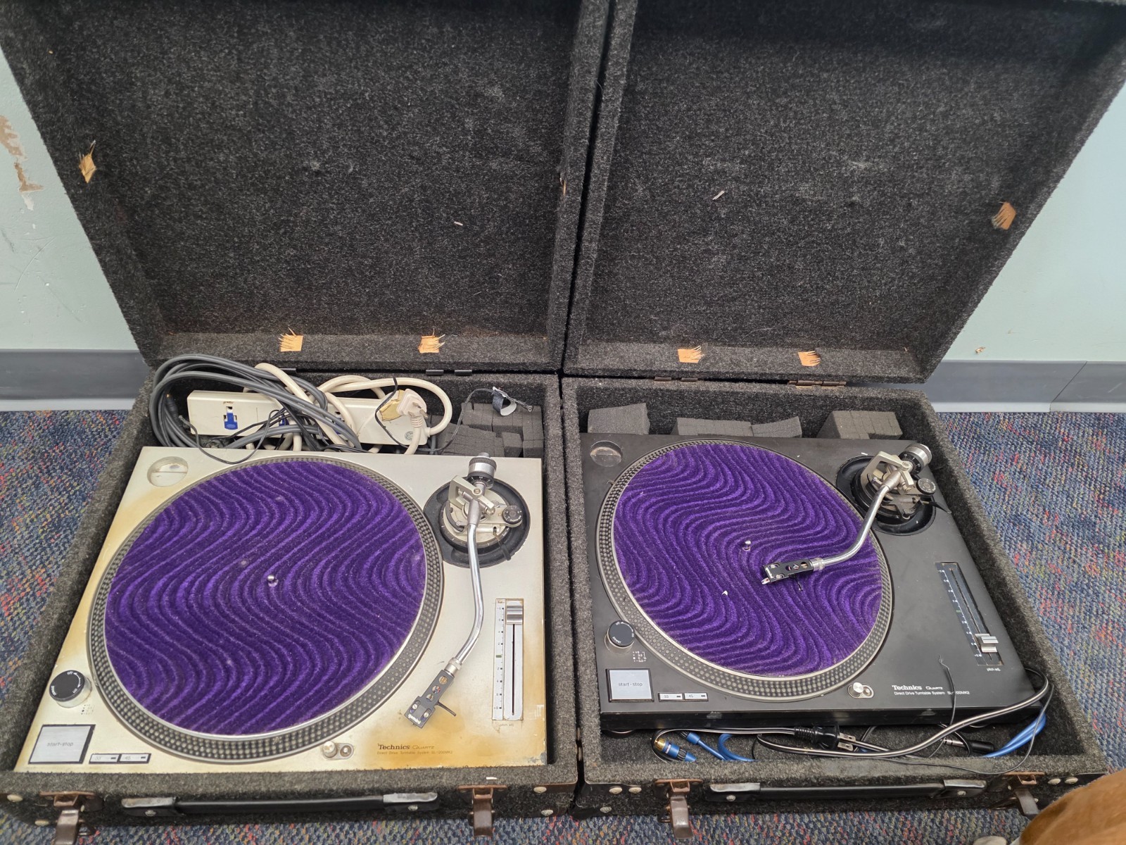 2 technics sl-1200mk2 dj turntables