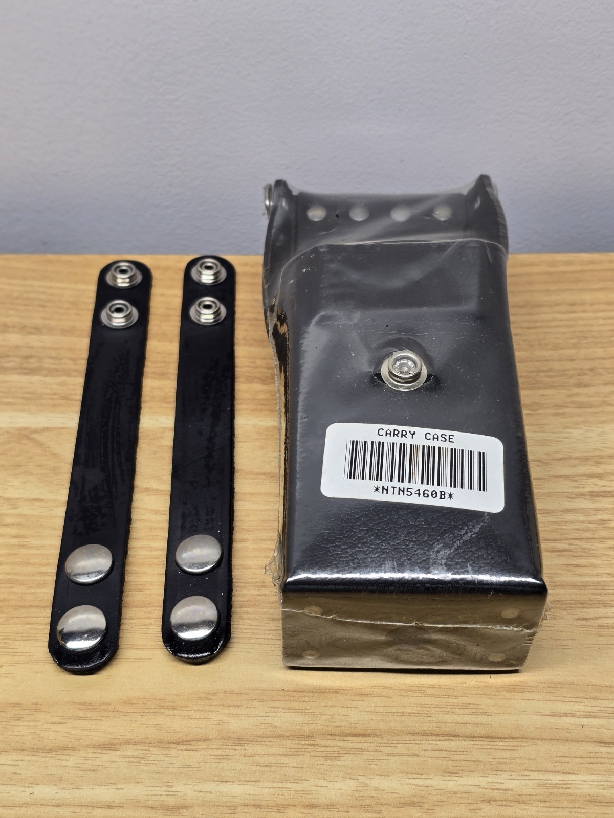 Sealed NTN5460B XTS Leather Carry Case T Strap Assembly with Belt Hoop 150217J02