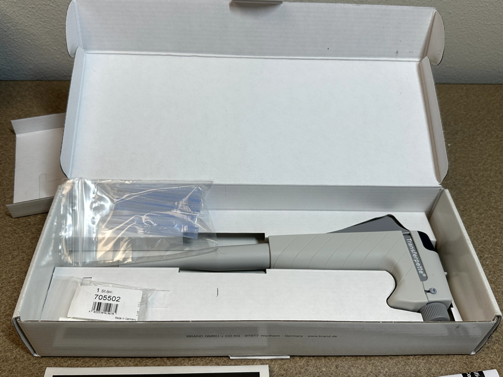 Brand Transferpette Adjustable Volume Pipette – 25–250 µL | 704176