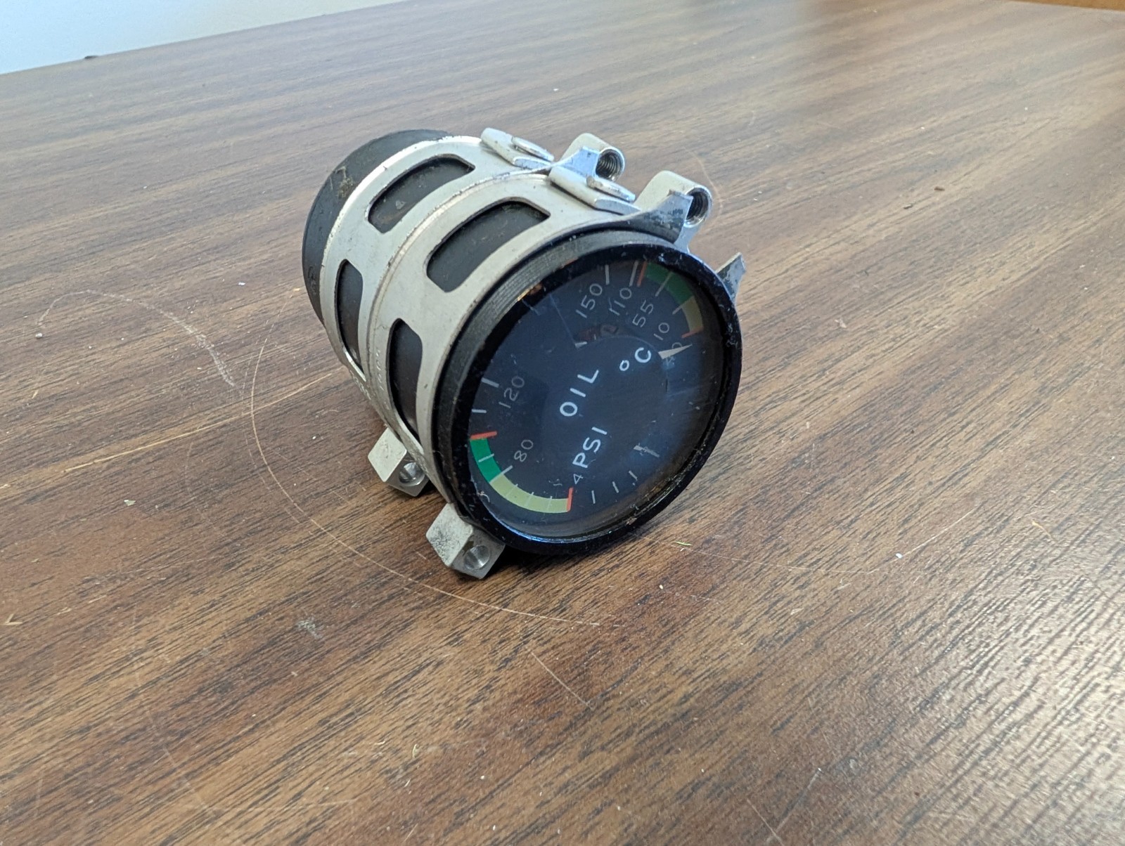 Cessna 9910482-1 Dual Oil Pressure and Temperature Indicator