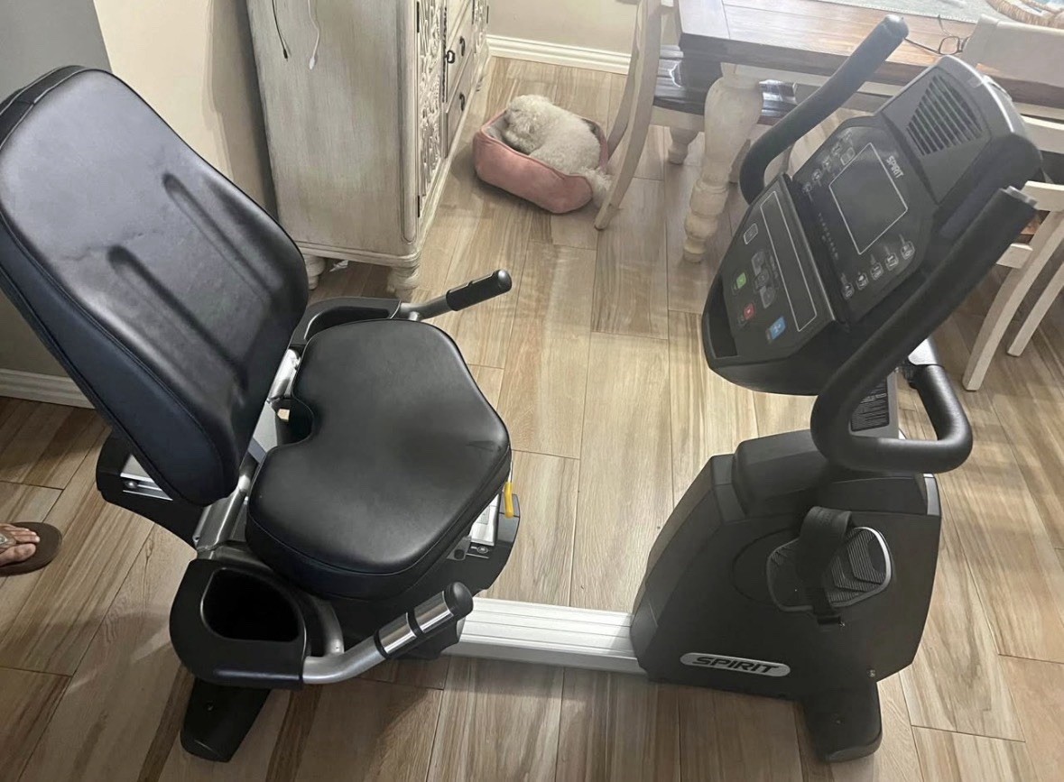Spirit Fitness CR800 Recumbent Commercial Bike/ Cardio/ Exercise/ Cycling