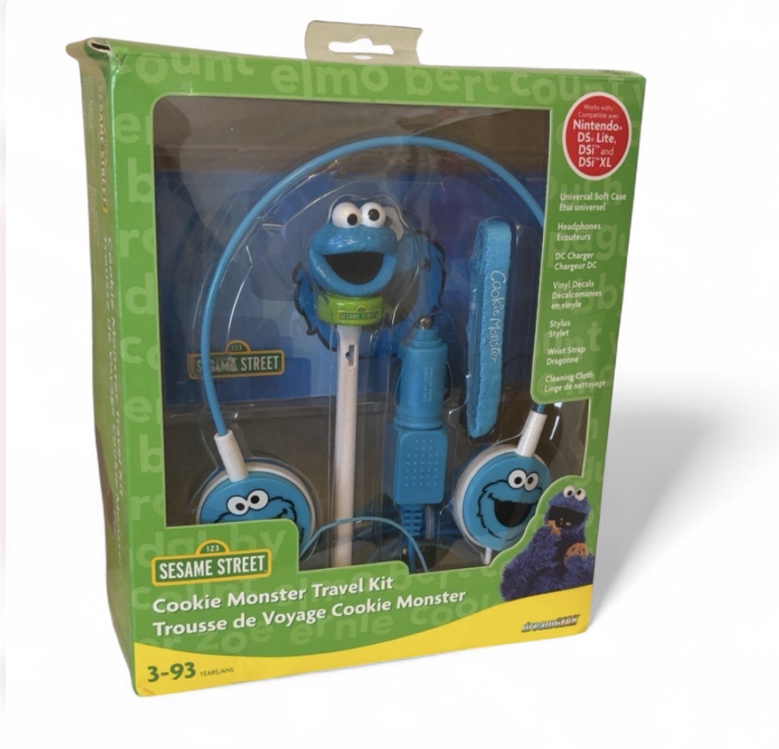 NEW DreamGear Sesame Street Travel Set Case Headset Car Charger for DSi & DSi XL