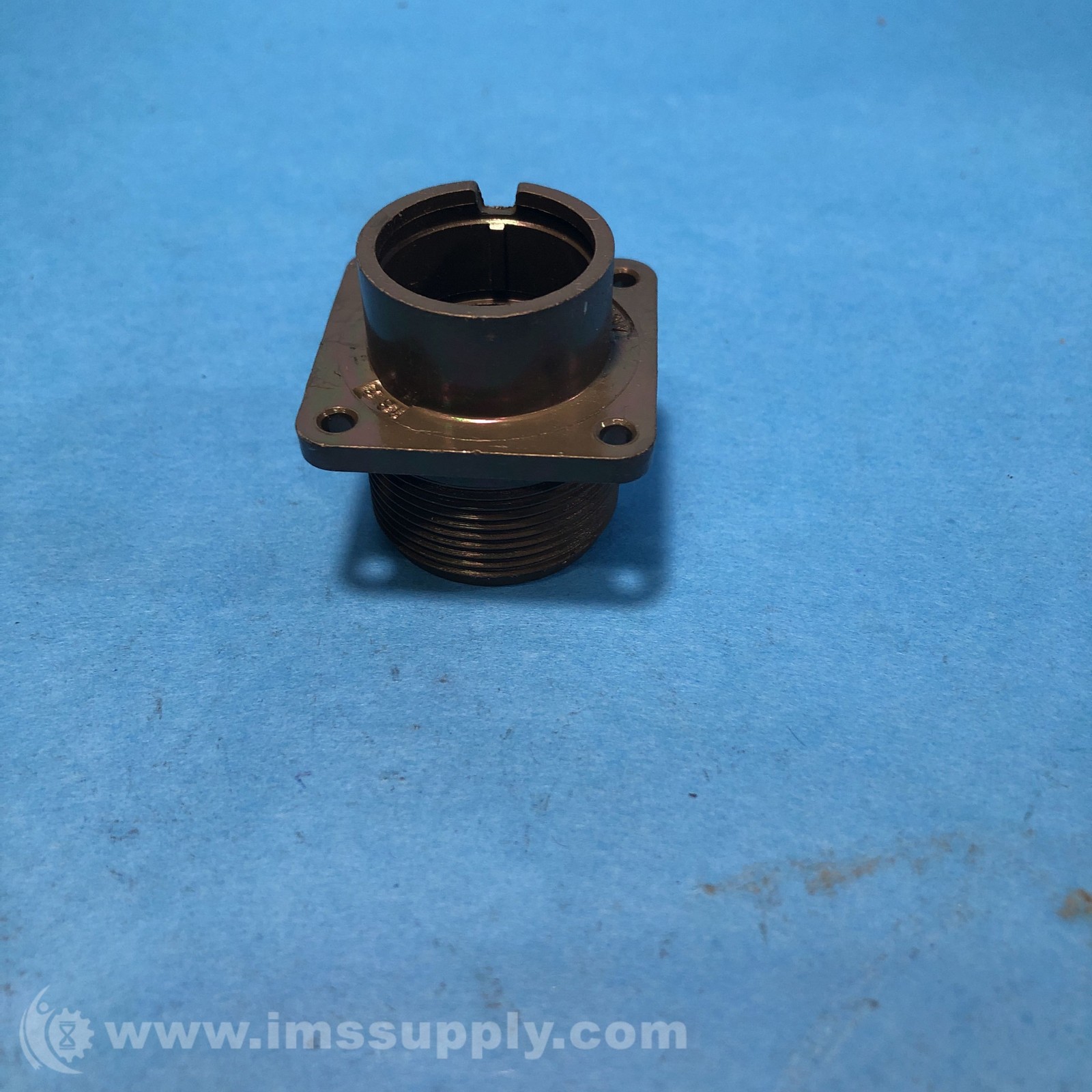 Amphenol 182 Connector Shell Box Mount Receptacle FNIP