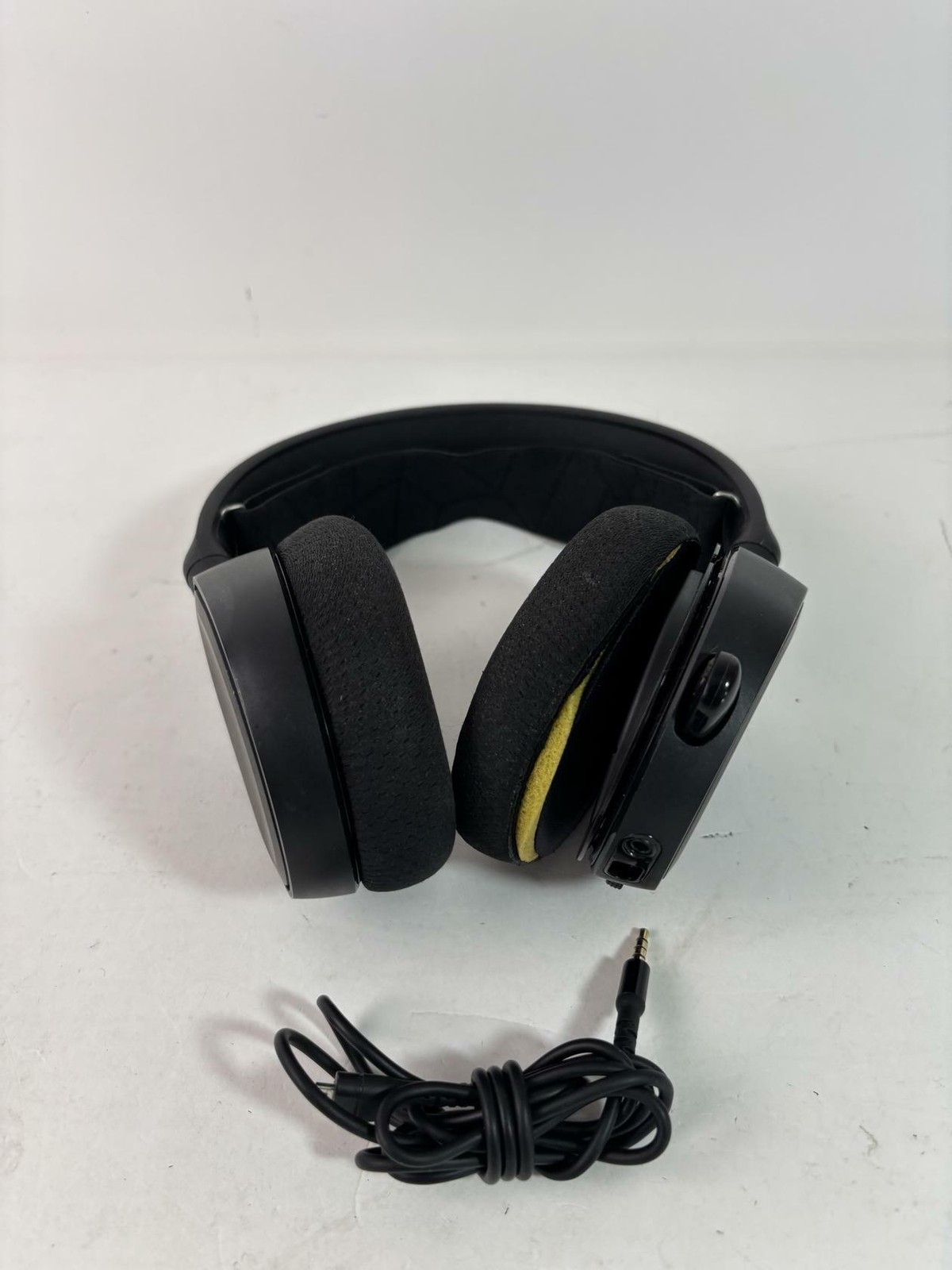 SteelSeries Arctis Nova Pro Wireless Xbox Multi-System Gaming Headset -(READ)