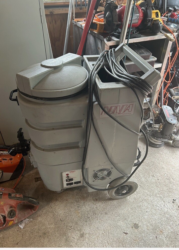 Ninja Century 400 - Commercial VACUUM (GREAT SUCTION) ~PICK UP IN BROCKTON MA