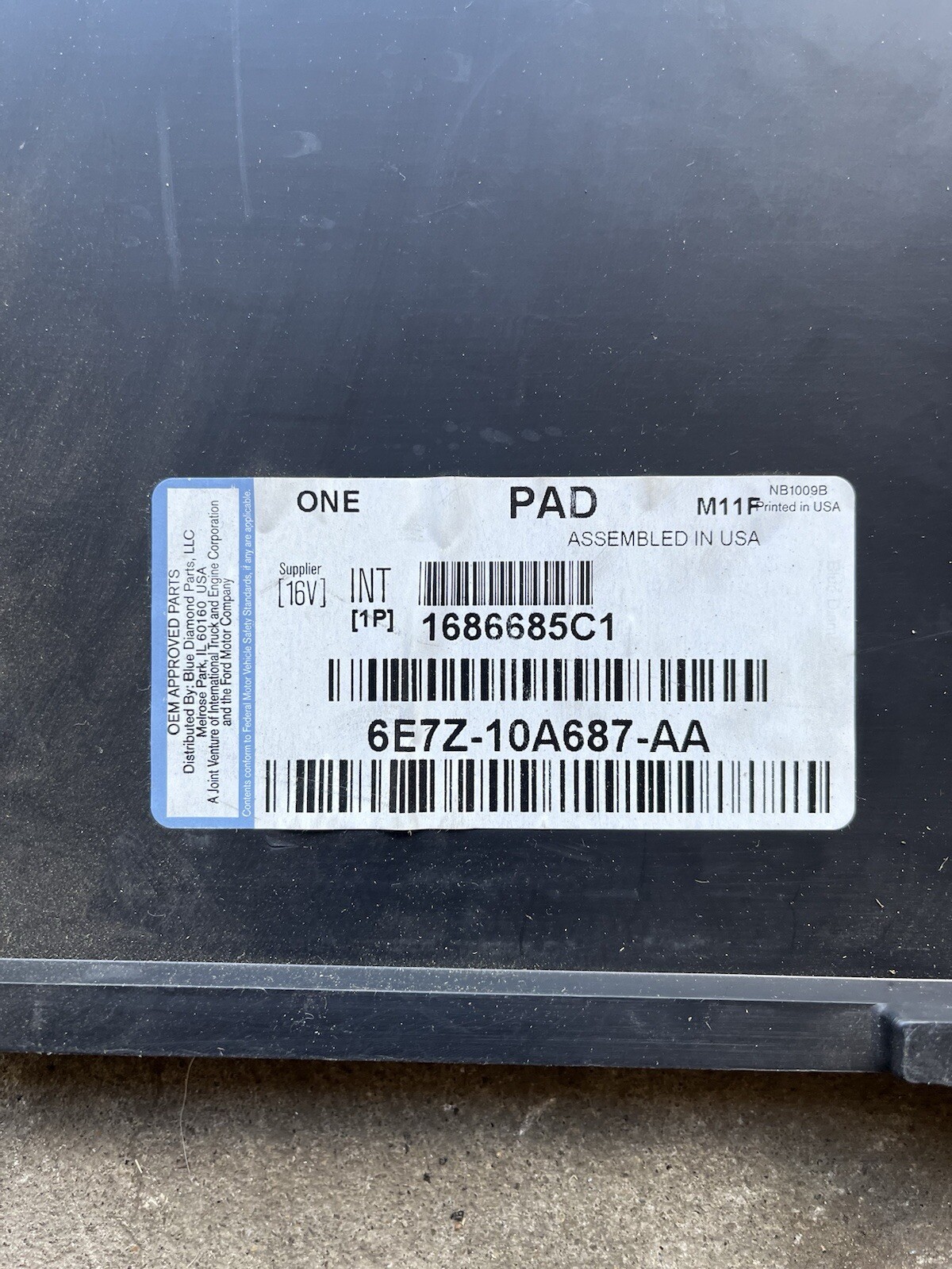 1686685C1 INTERNATIONAL BATTERY BOX TRAY PAD  FORD 6E7Z-10A687-AA